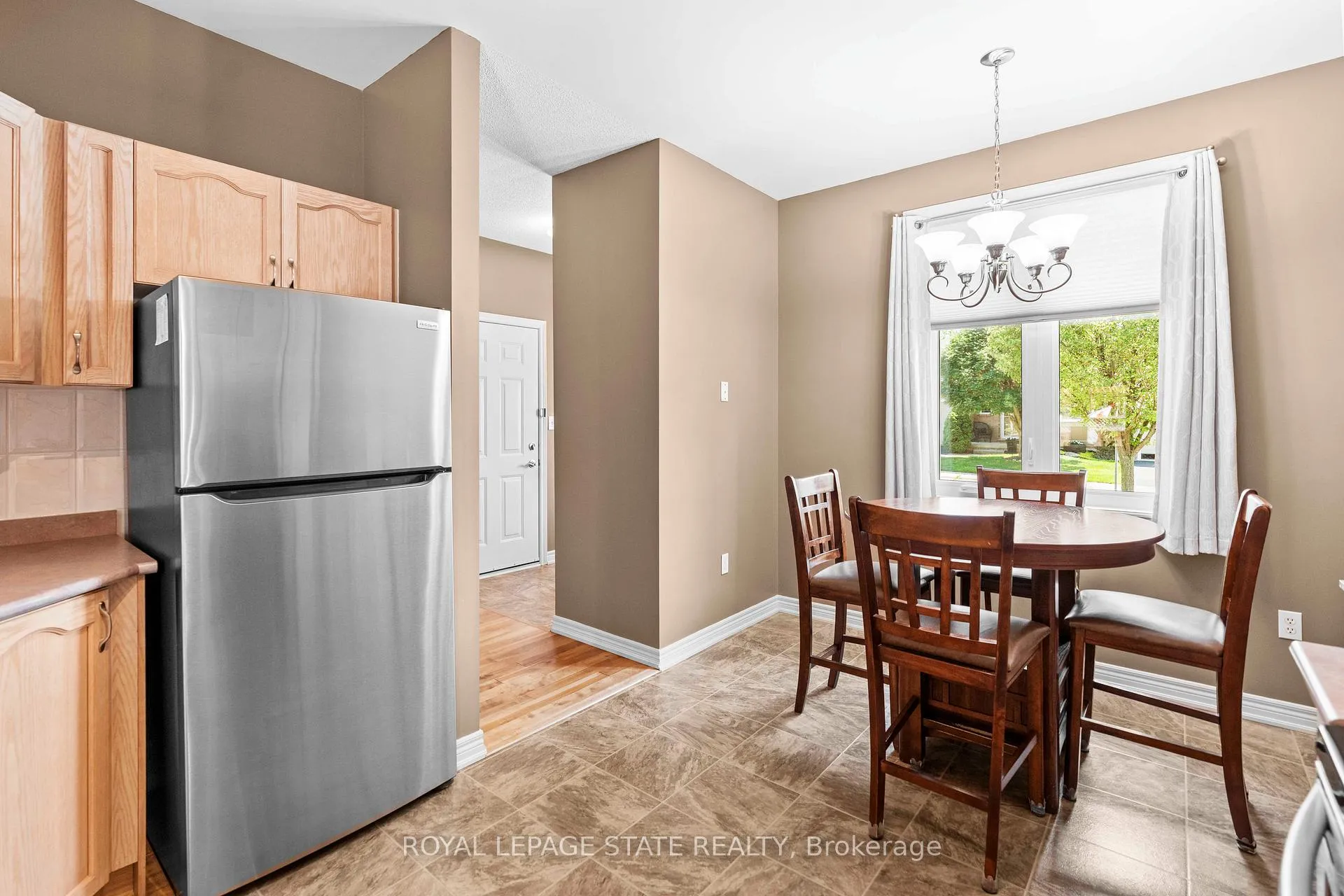 Photo 9 of 36 Twentyplace Boulevard, Hamilton, Rural Glanbrook — HOMEH