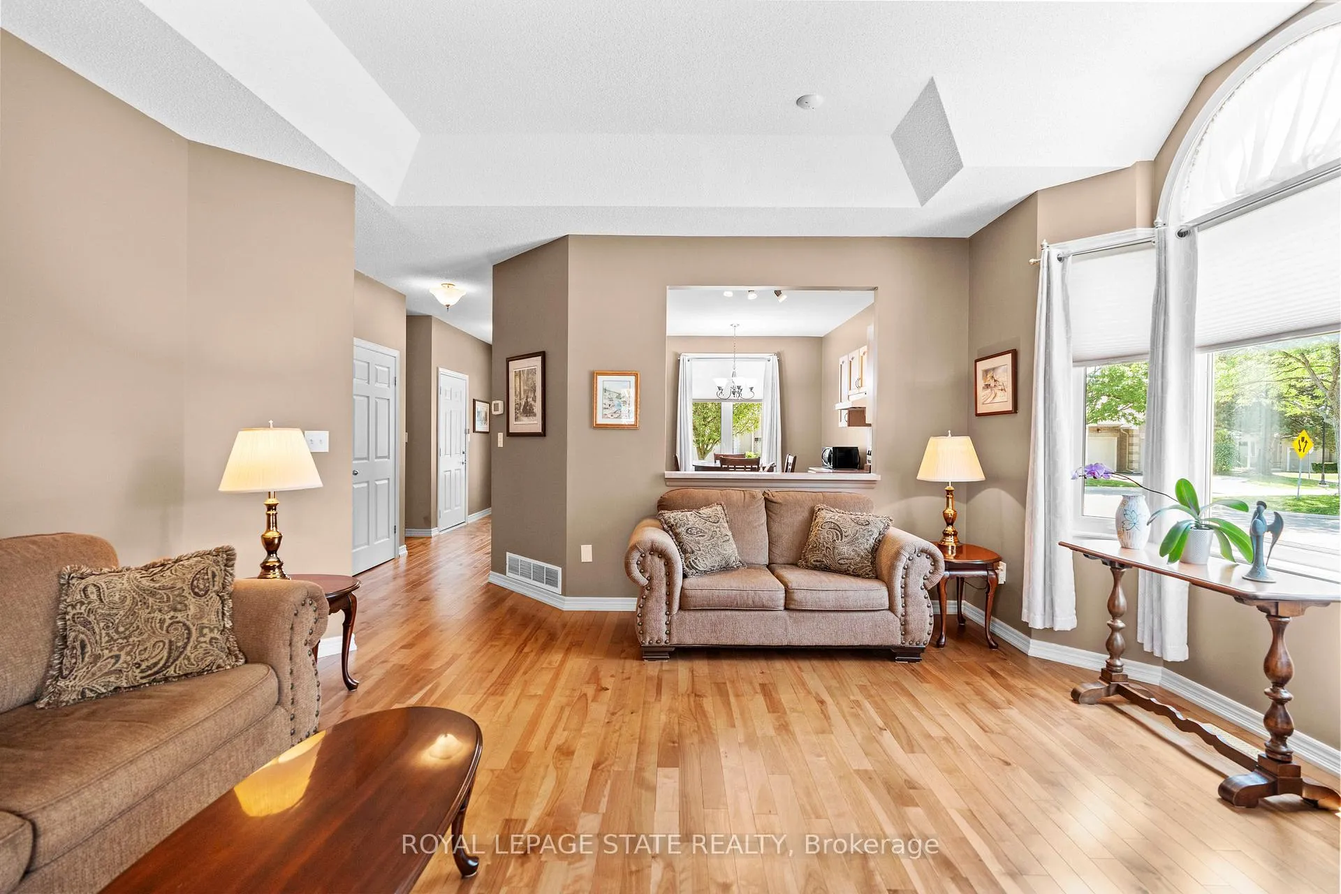 Photo 13 of 36 Twentyplace Boulevard, Hamilton, Rural Glanbrook — HOMEH