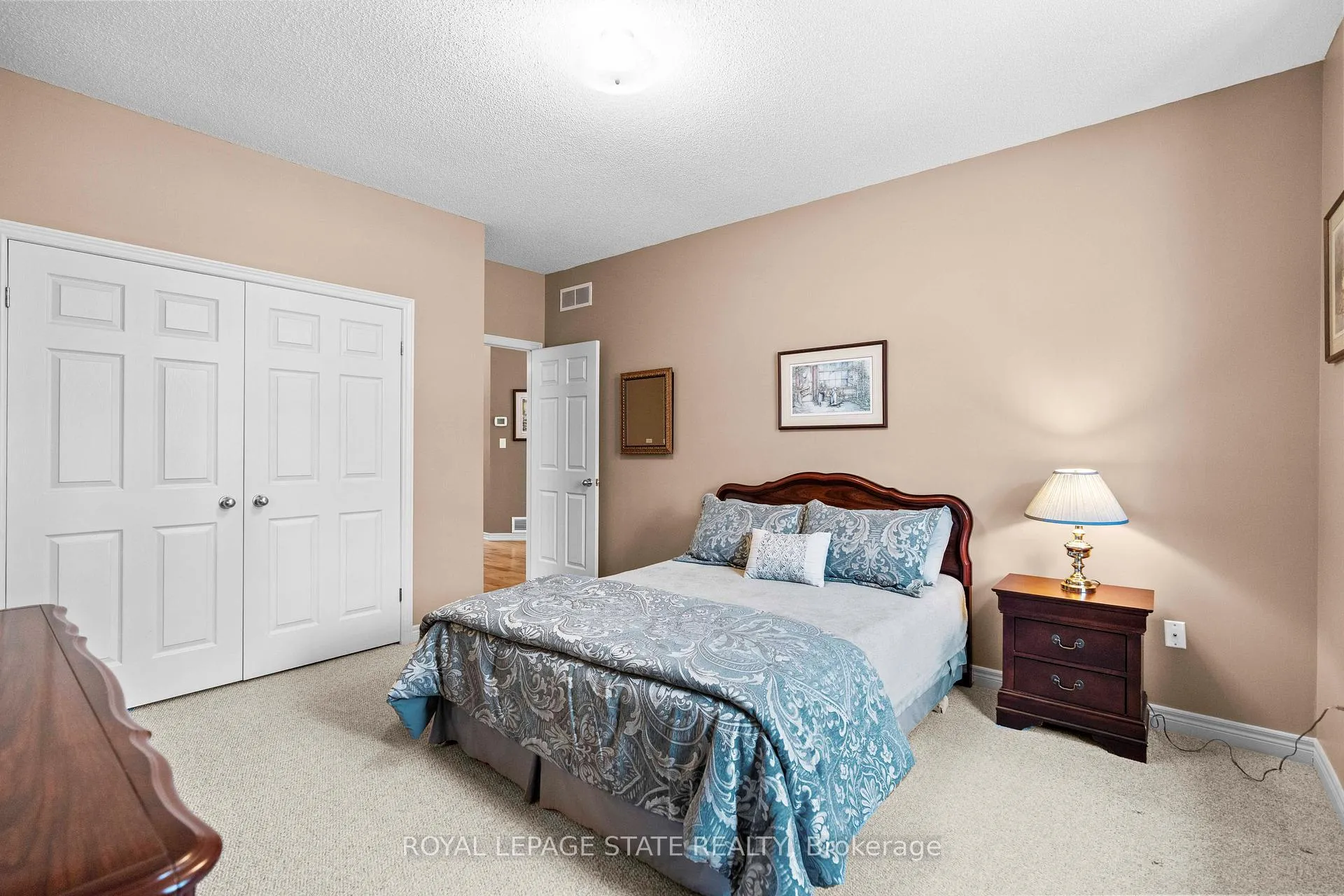 Photo 17 of 36 Twentyplace Boulevard, Hamilton, Rural Glanbrook — HOMEH
