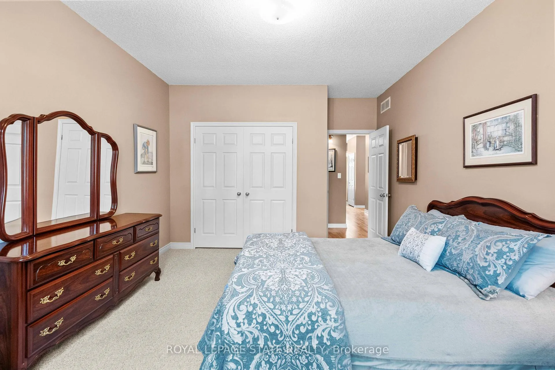 Photo 18 of 36 Twentyplace Boulevard, Hamilton, Rural Glanbrook — HOMEH