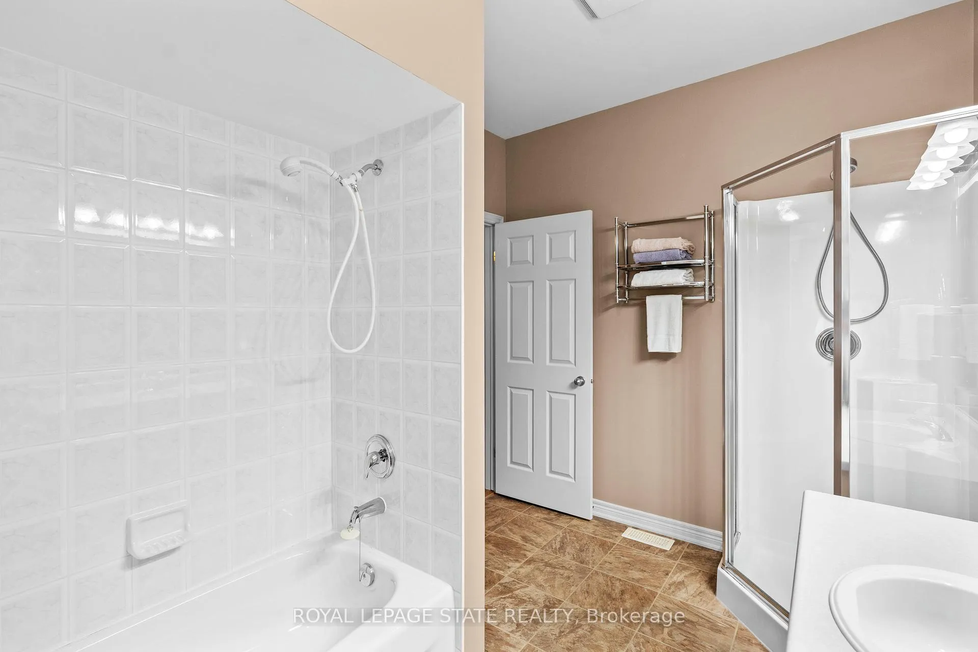 Photo 20 of 36 Twentyplace Boulevard, Hamilton, Rural Glanbrook — HOMEH