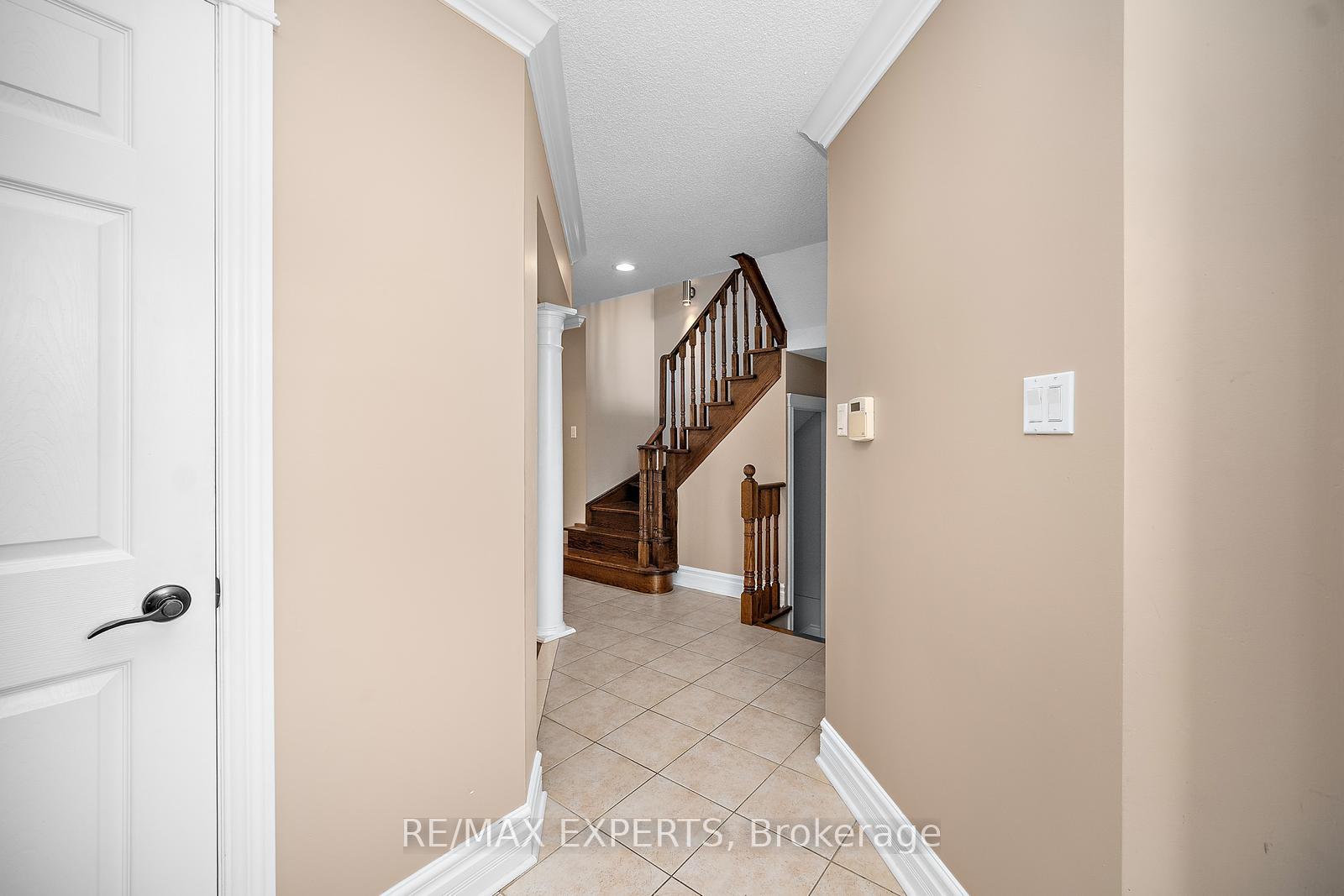 Photo 2 of 19 Hubert Corless Drive, Caledon, Bolton East — HOMEH