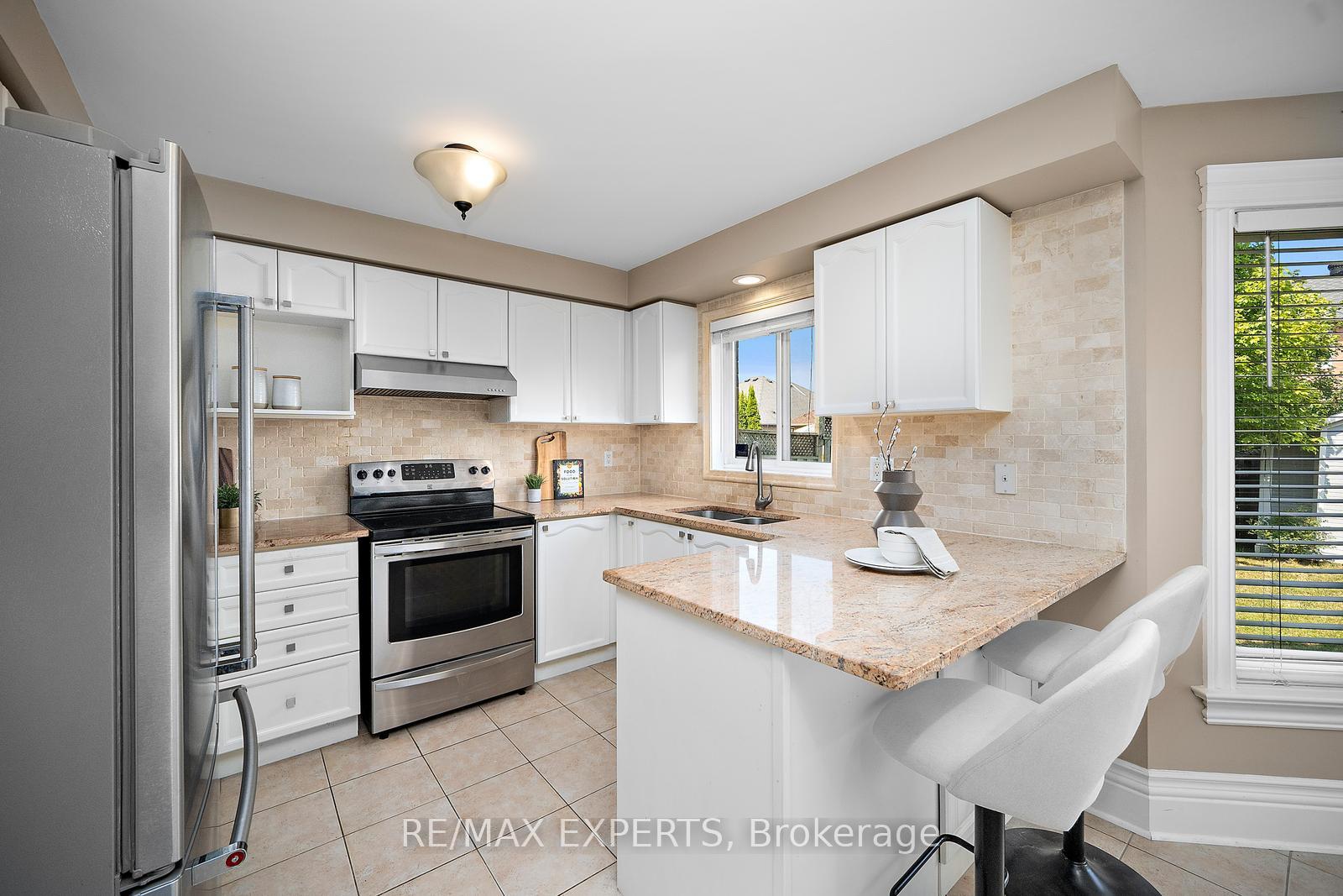 Photo 8 of 19 Hubert Corless Drive, Caledon, Bolton East — HOMEH