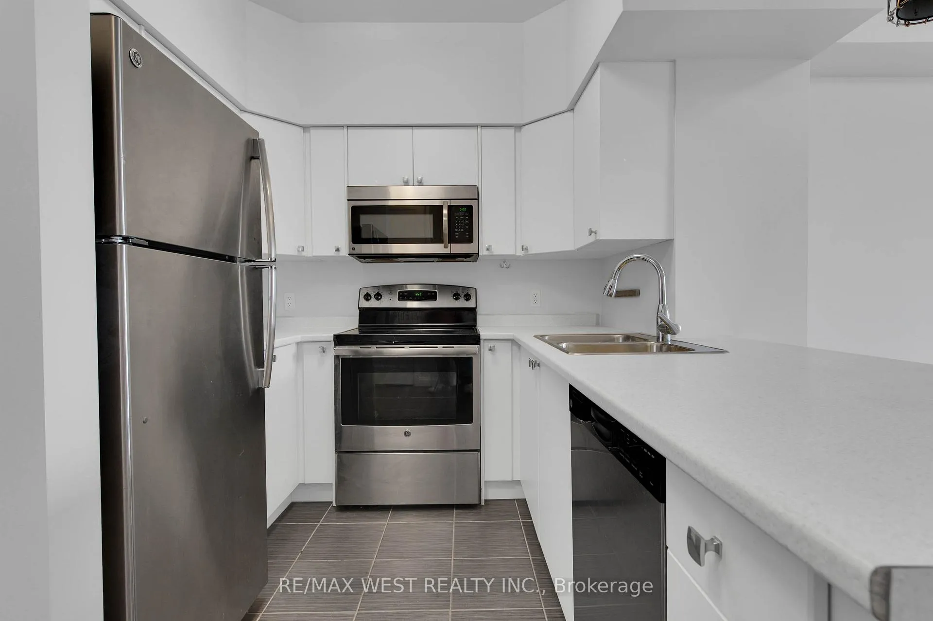 Photo 5 of Unit 1002, 112 King Street E, Hamilton, Central — HOMEH