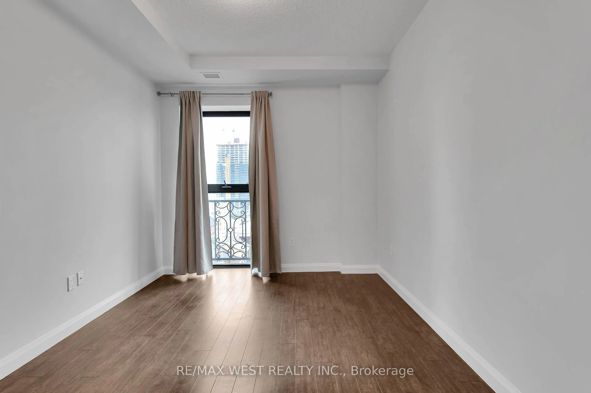 Photo 8 of Unit 1002, 112 King Street E, Hamilton, Central — HOMEH