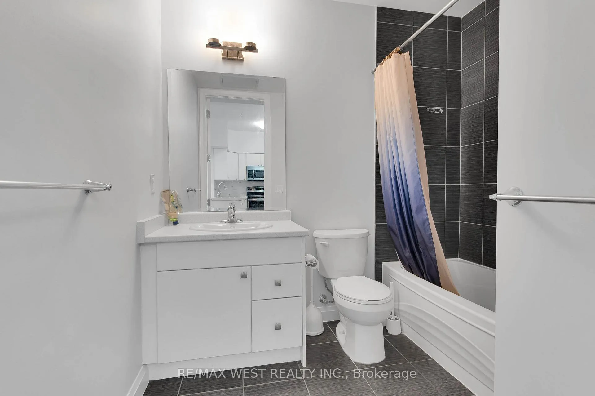 Photo 10 of Unit 1002, 112 King Street E, Hamilton, Central — HOMEH