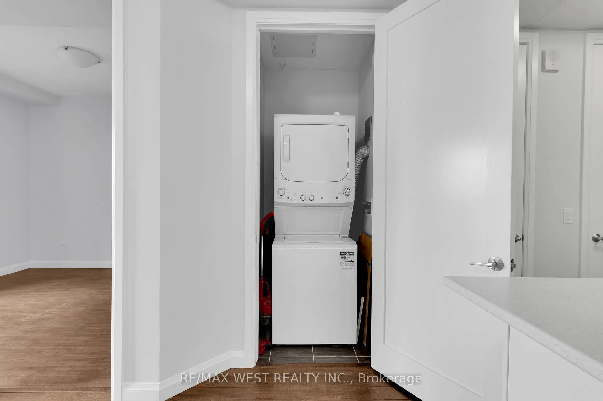 Photo 11 of Unit 1002, 112 King Street E, Hamilton, Central — HOMEH
