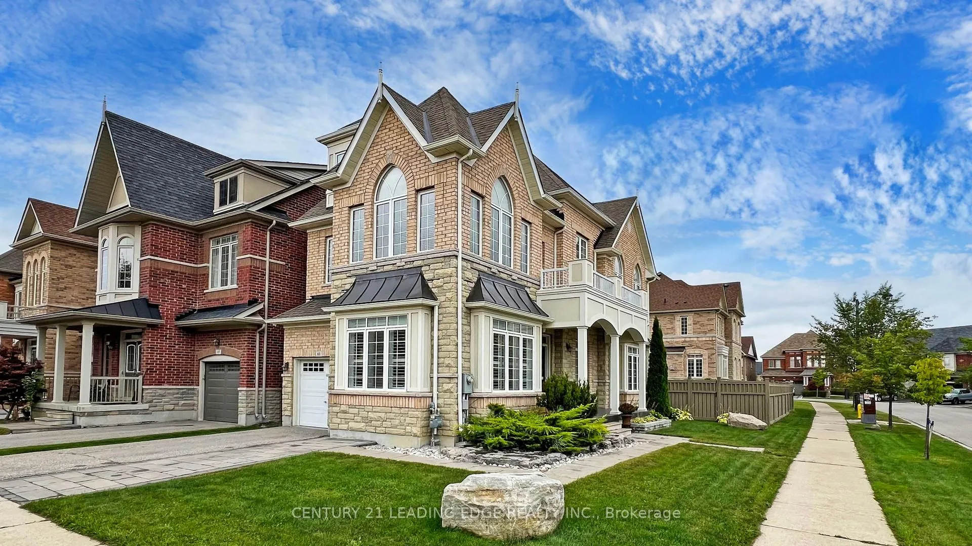 Photo 2 of 61 Pelee Avenue, Vaughan, Kleinburg — HOMEH