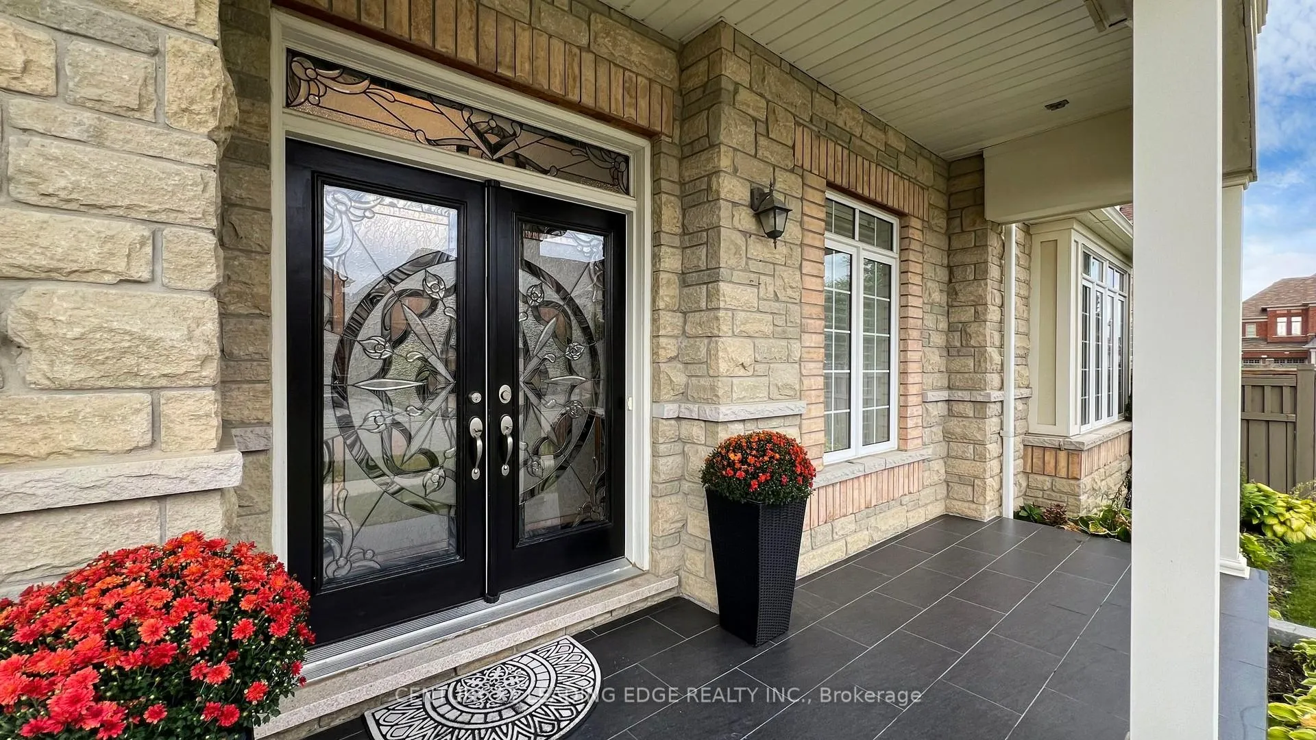 Photo 3 of 61 Pelee Avenue, Vaughan, Kleinburg — HOMEH