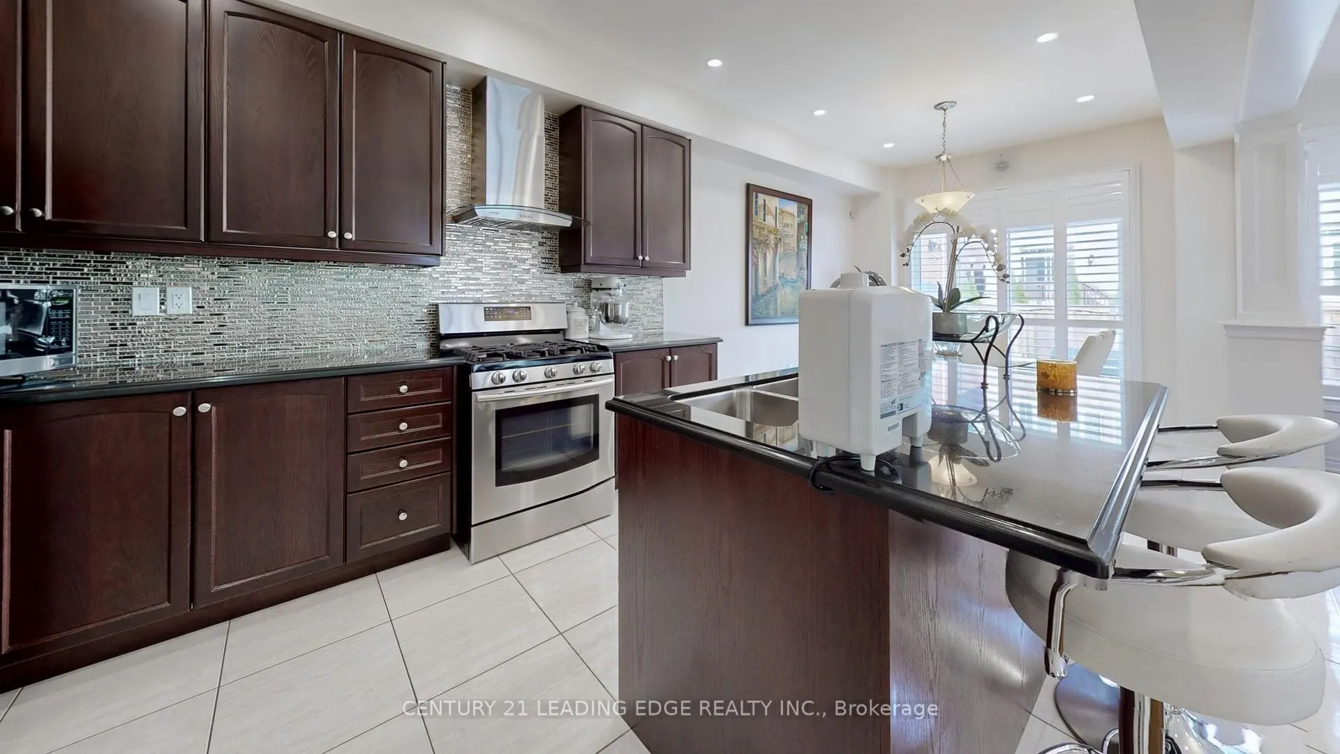 Photo 12 of 61 Pelee Avenue, Vaughan, Kleinburg — HOMEH