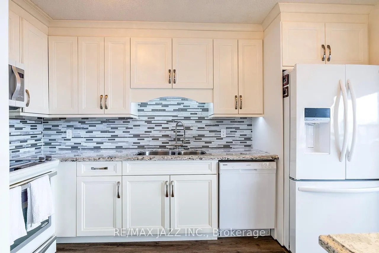 Photo 10 of Unit 623, 50 Richmond Street E, Oshawa, McLaughlin — HOMEH