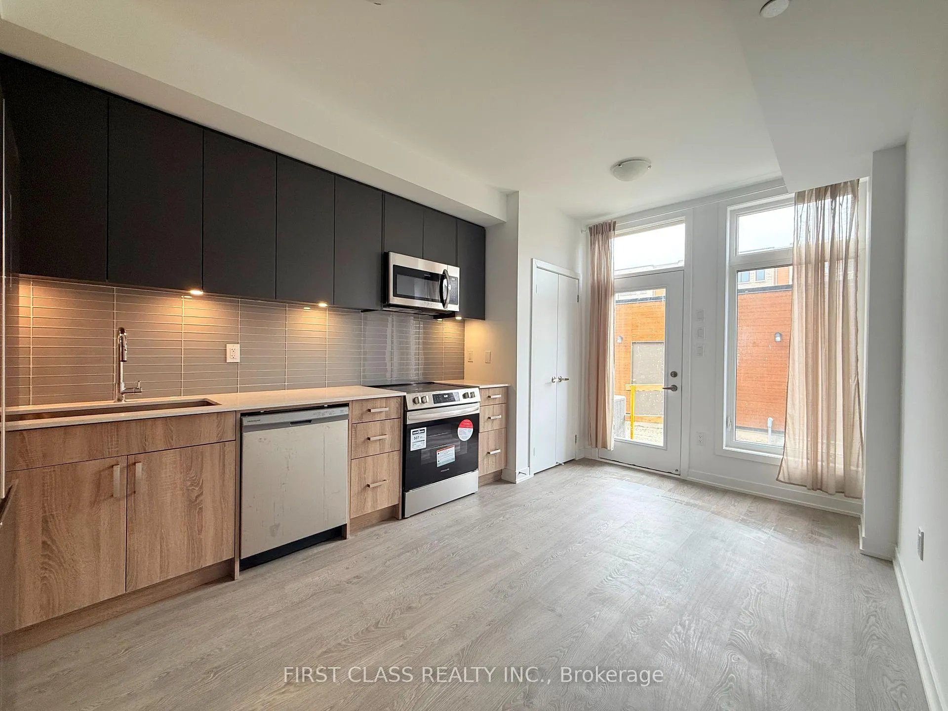 Photo 4 of 62 Turtle Island Road, Toronto, Englemount-Lawrence — HOMEH