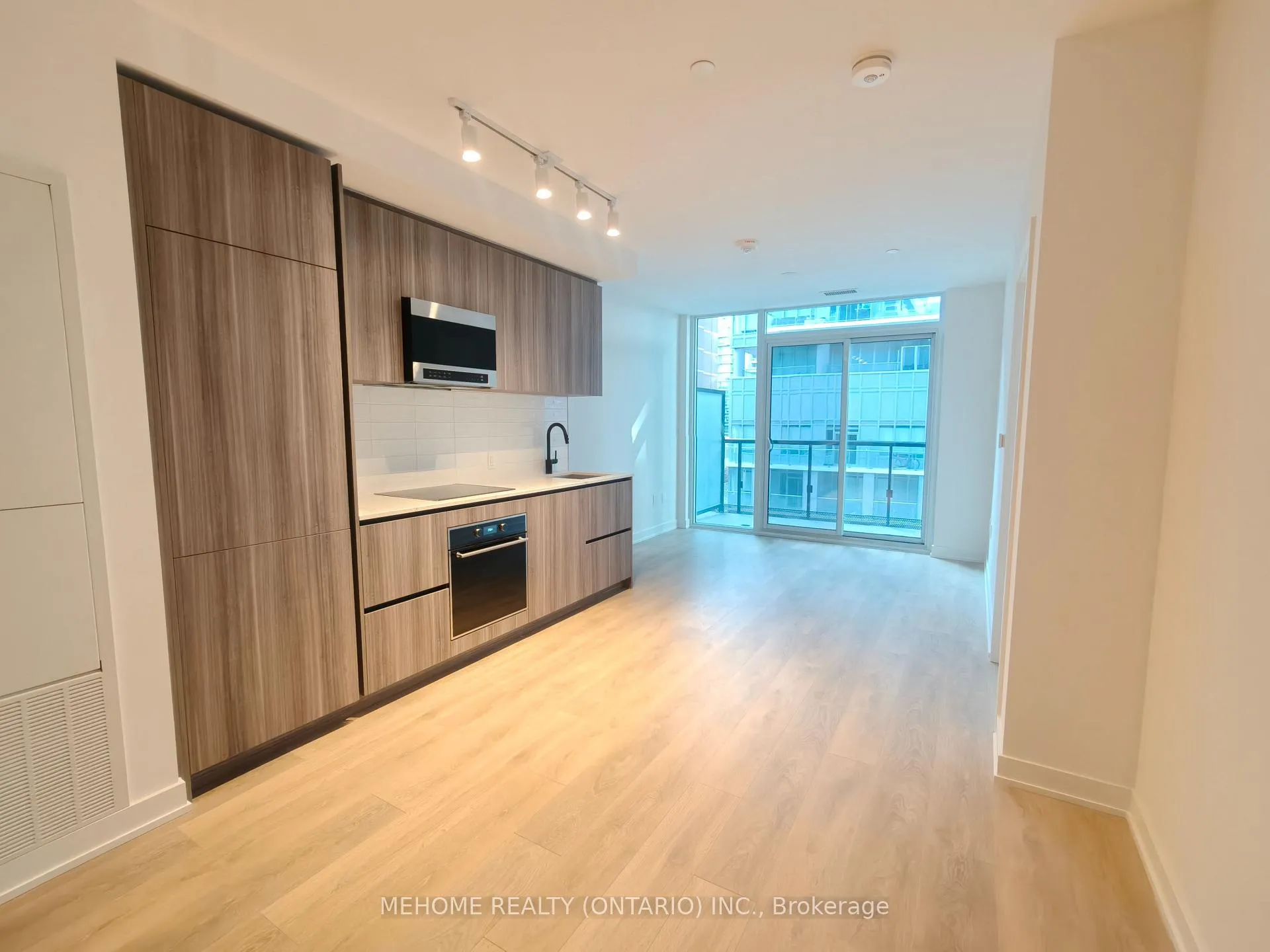 Photo 2 of Unit 622, 117 Broadway Avenue, Toronto, Mount Pleasant West — HOMEH