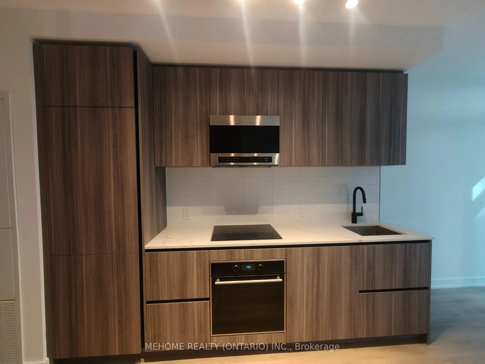 Photo 4 of Unit 622, 117 Broadway Avenue, Toronto, Mount Pleasant West — HOMEH