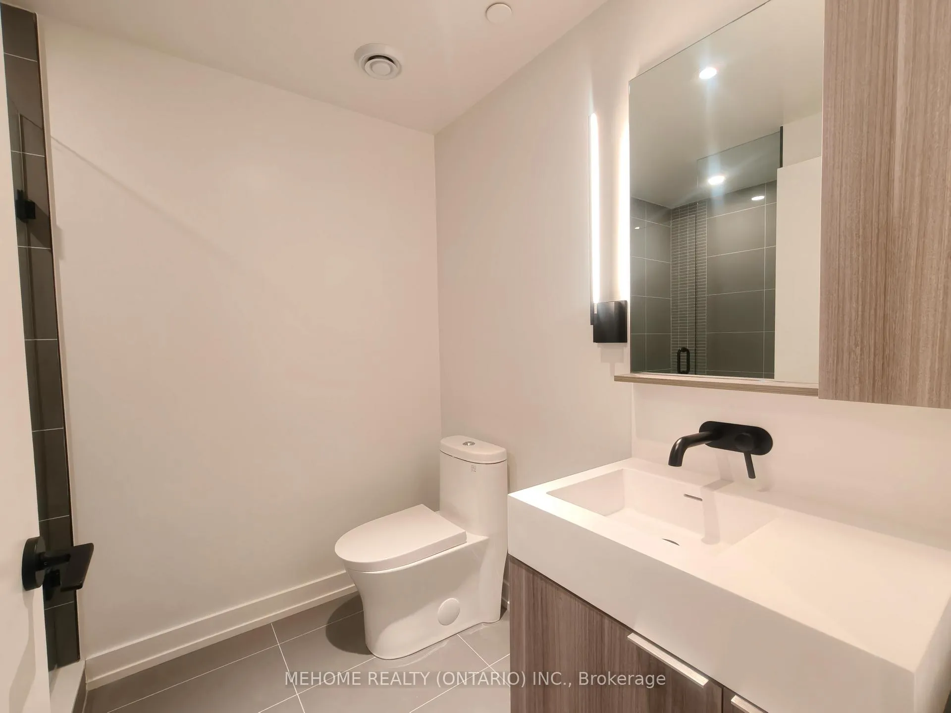 Photo 5 of Unit 622, 117 Broadway Avenue, Toronto, Mount Pleasant West — HOMEH