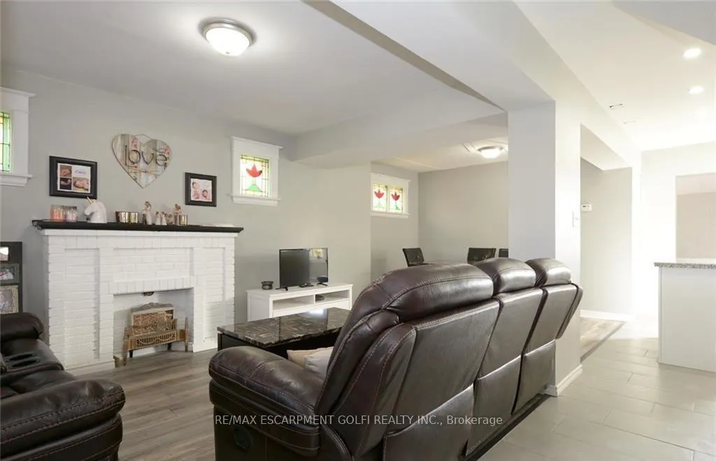 Photo 5 of 166 Fairfield Avenue, Hamilton, Homeside — HOMEH