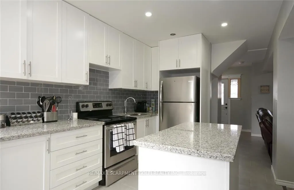 Photo 14 of 166 Fairfield Avenue, Hamilton, Homeside — HOMEH