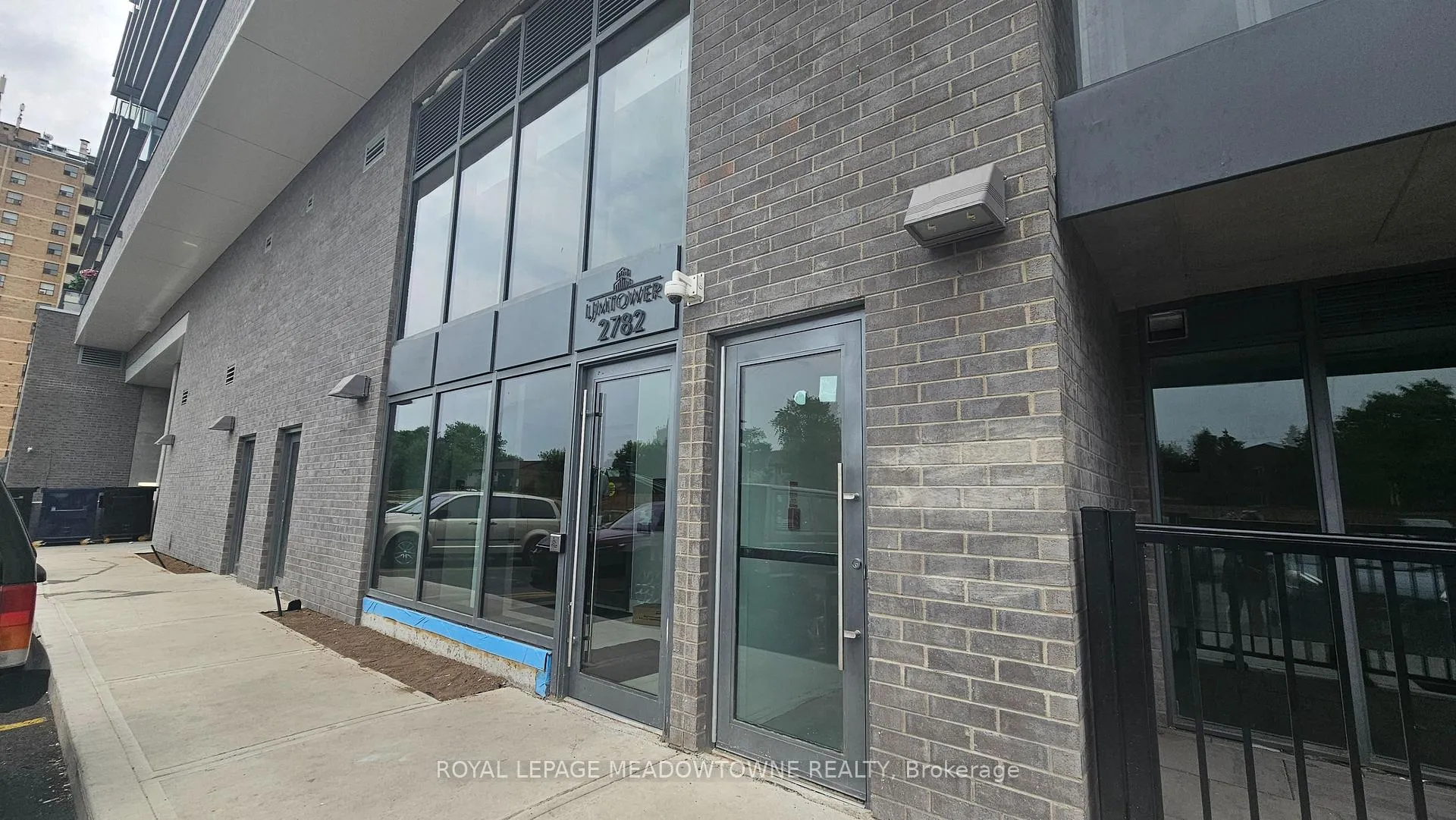 Photo 2 of Unit 411, 2782 Barton Street, Hamilton, Riverdale — HOMEH