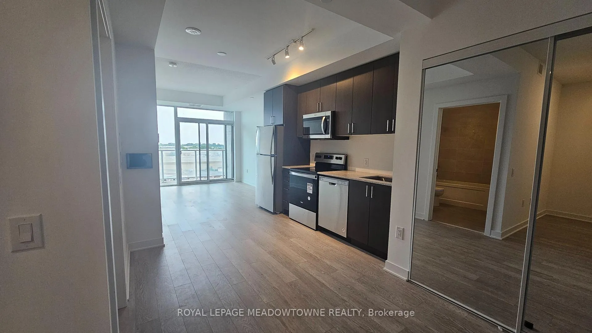 Photo 6 of Unit 411, 2782 Barton Street, Hamilton, Riverdale — HOMEH