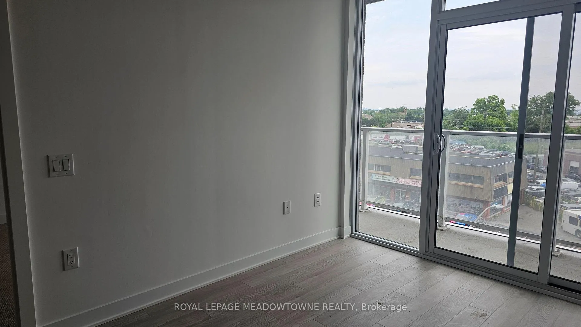 Photo 13 of Unit 411, 2782 Barton Street, Hamilton, Riverdale — HOMEH