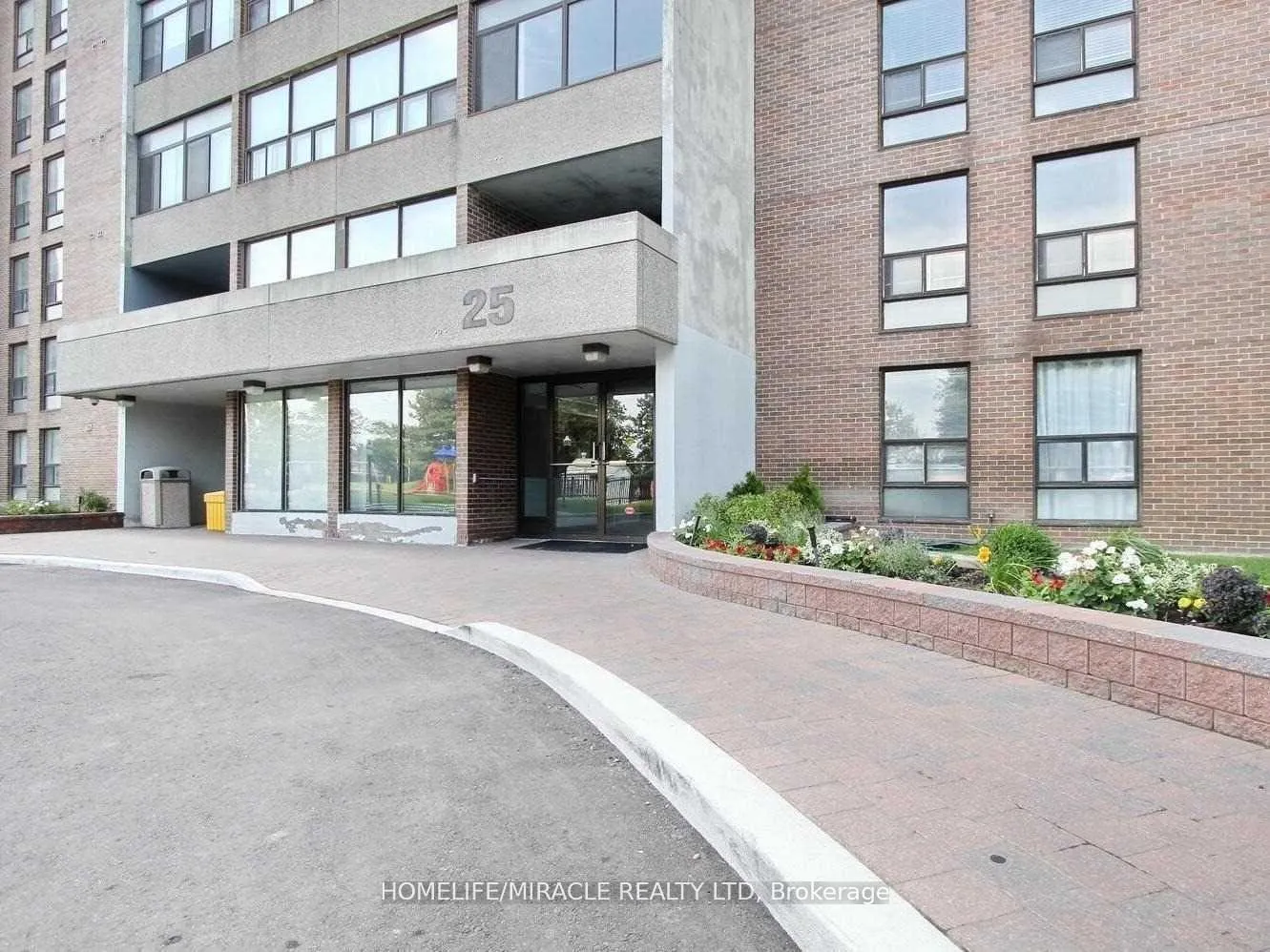 Front of Unit 409, 25 Kensington Road S