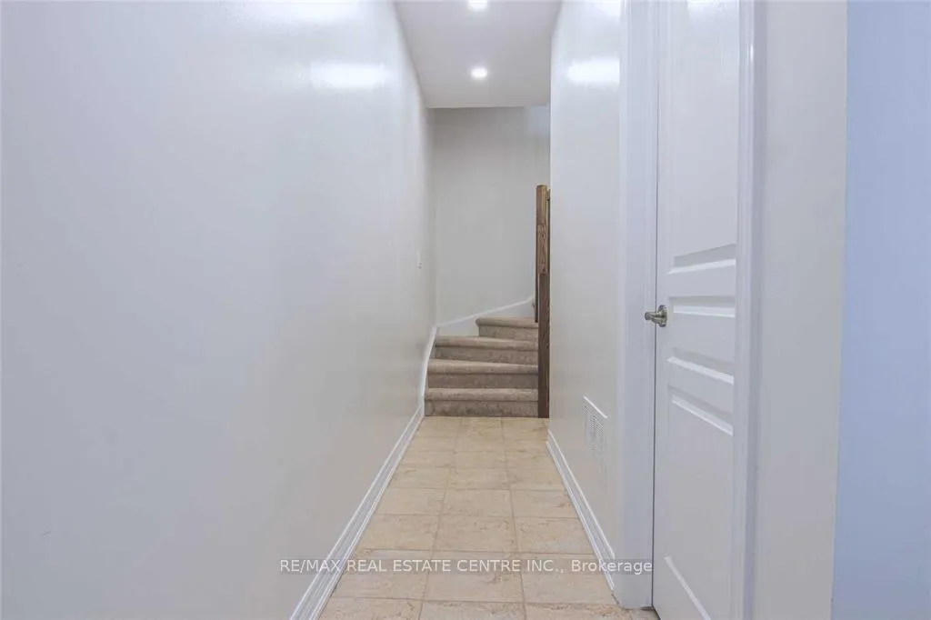 Photo 3 of Unit 38, 257 Parkside Drive, Hamilton, Ancaster — HOMEH