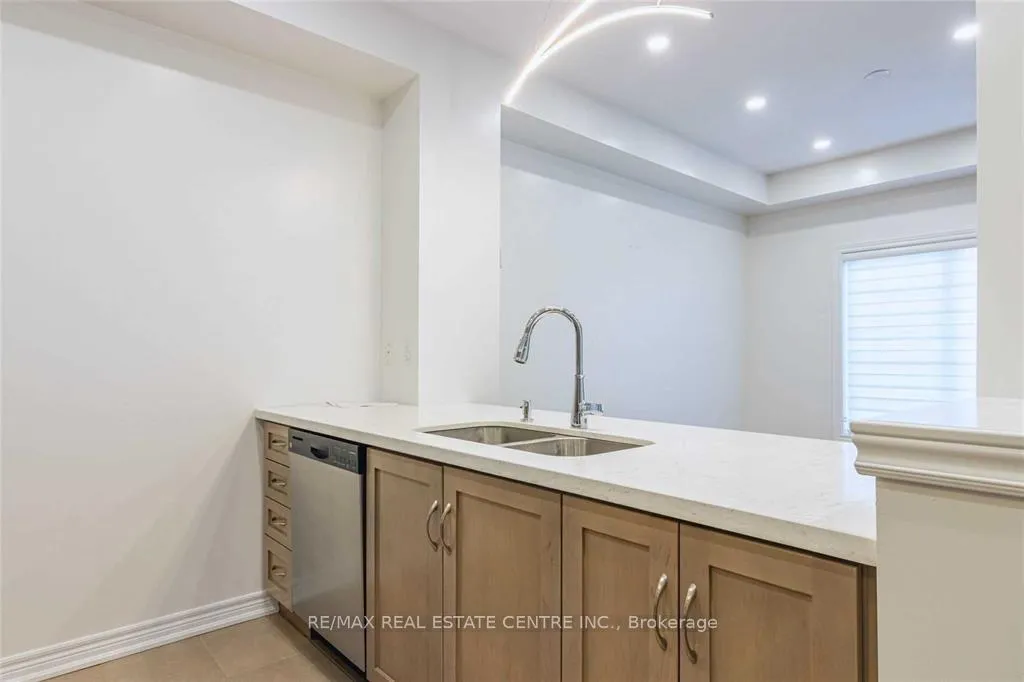 Photo 11 of Unit 38, 257 Parkside Drive, Hamilton, Ancaster — HOMEH
