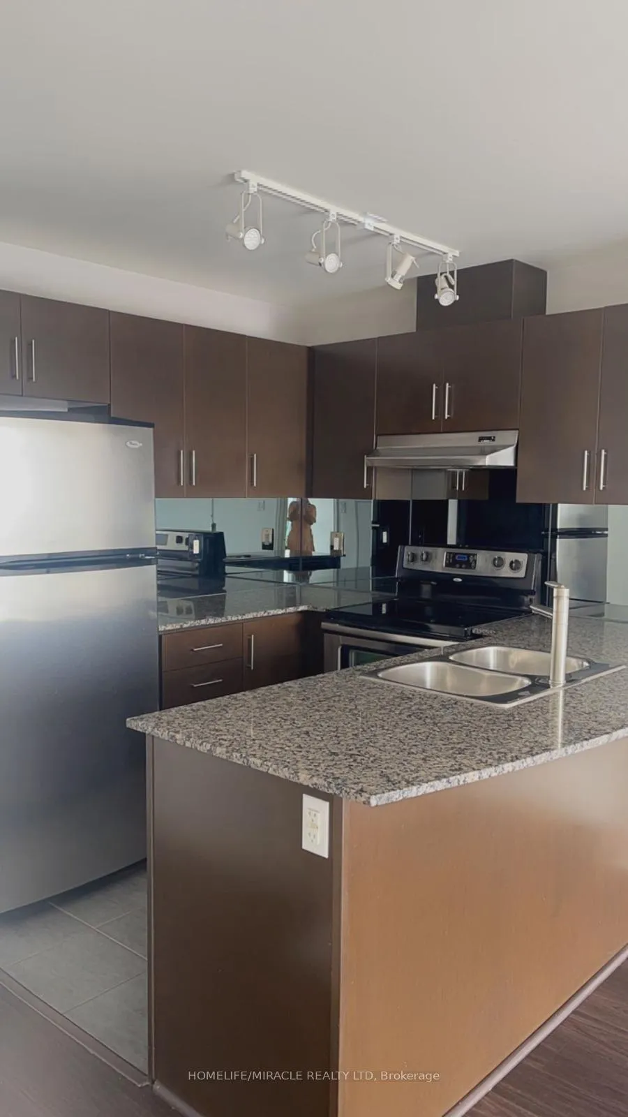 Front of Unit 2506, 9 George Street N