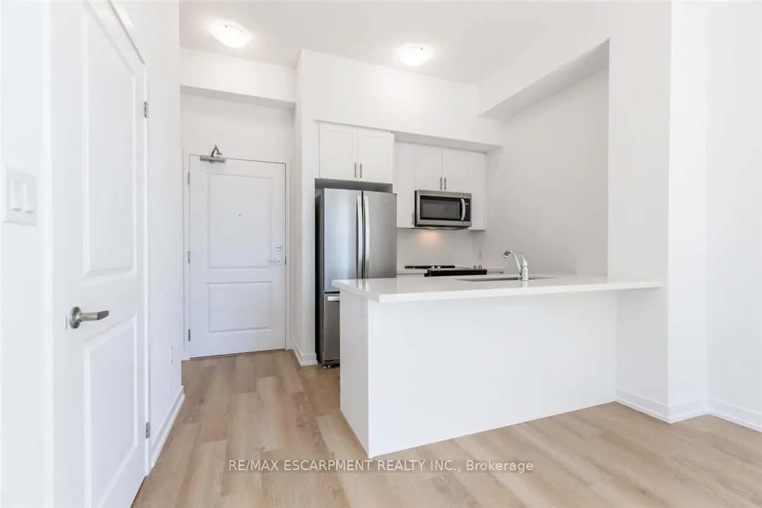 Photo 3 of Unit 627, 10 Mallard Trail, Hamilton, Waterdown — HOMEH