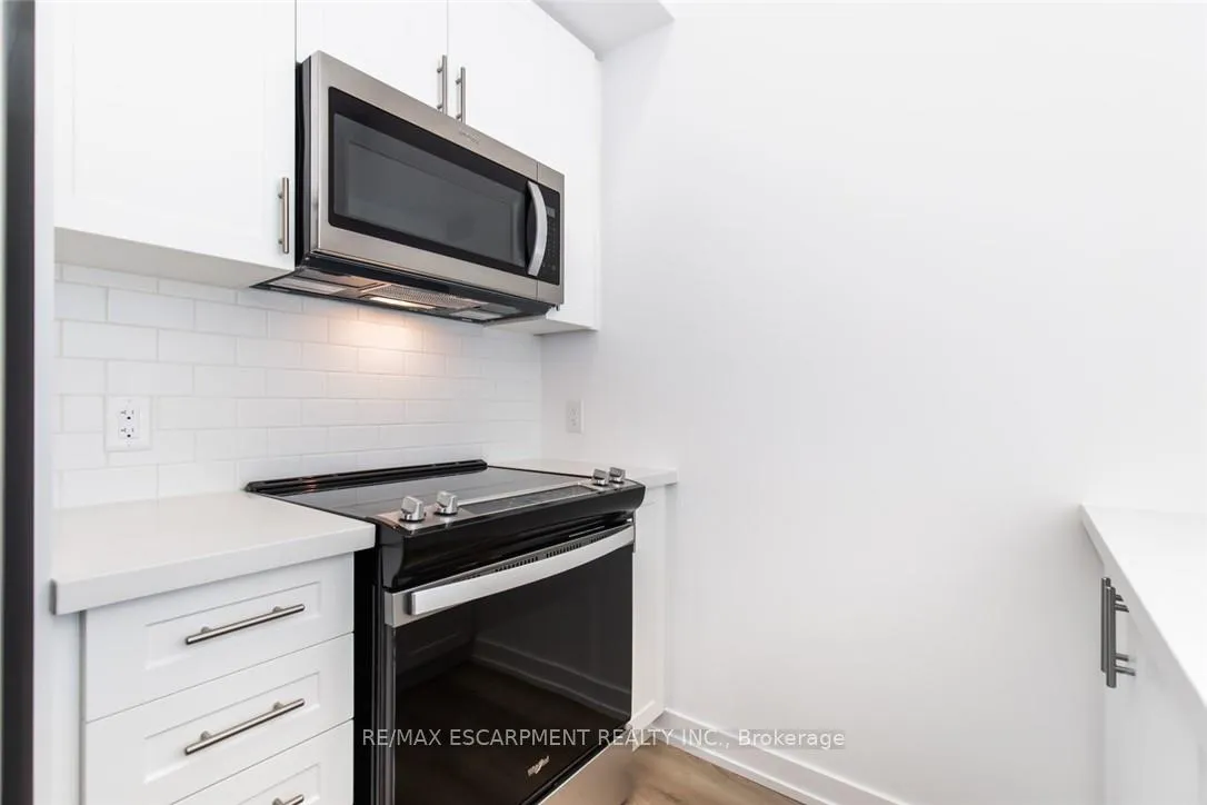 Photo 5 of Unit 627, 10 Mallard Trail, Hamilton, Waterdown — HOMEH