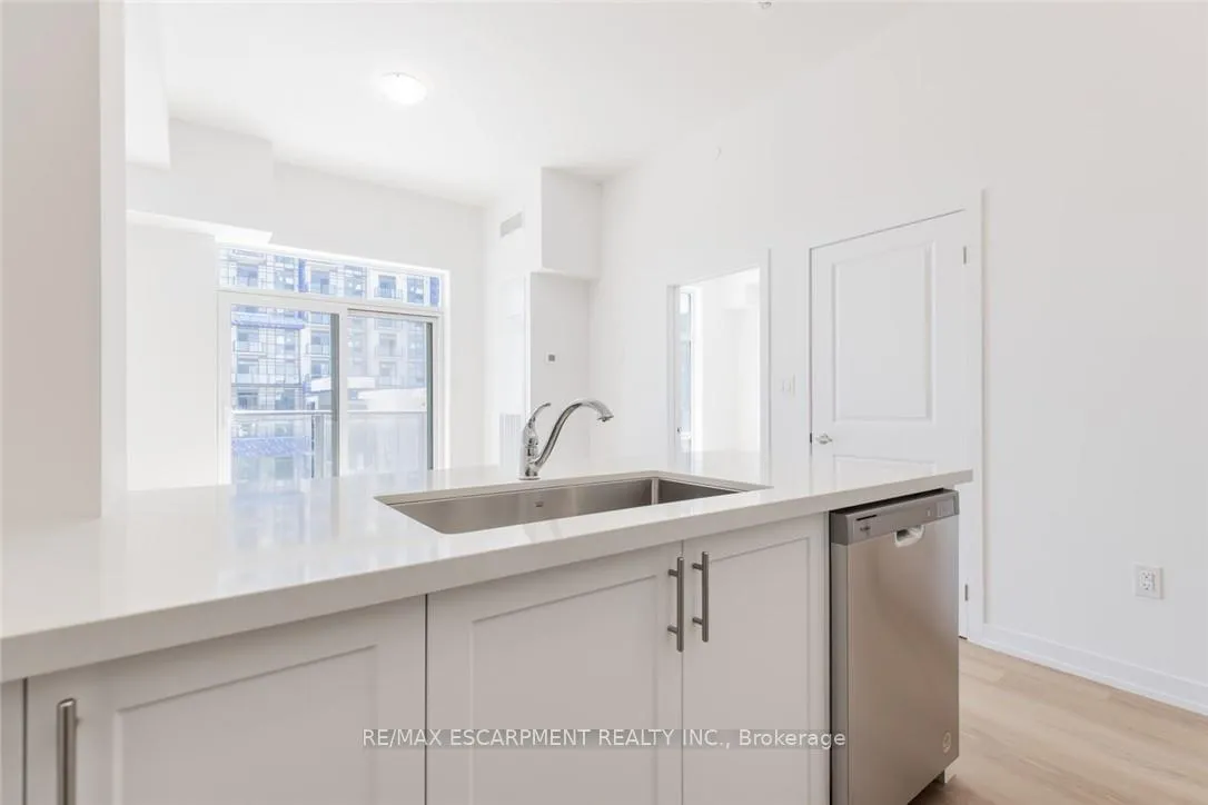 Photo 7 of Unit 627, 10 Mallard Trail, Hamilton, Waterdown — HOMEH