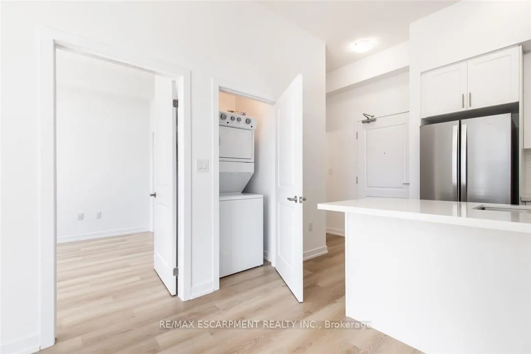 Photo 8 of Unit 627, 10 Mallard Trail, Hamilton, Waterdown — HOMEH