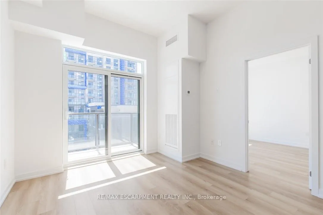 Photo 11 of Unit 627, 10 Mallard Trail, Hamilton, Waterdown — HOMEH