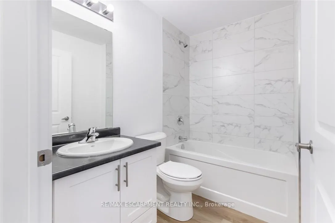 Photo 16 of Unit 627, 10 Mallard Trail, Hamilton, Waterdown — HOMEH