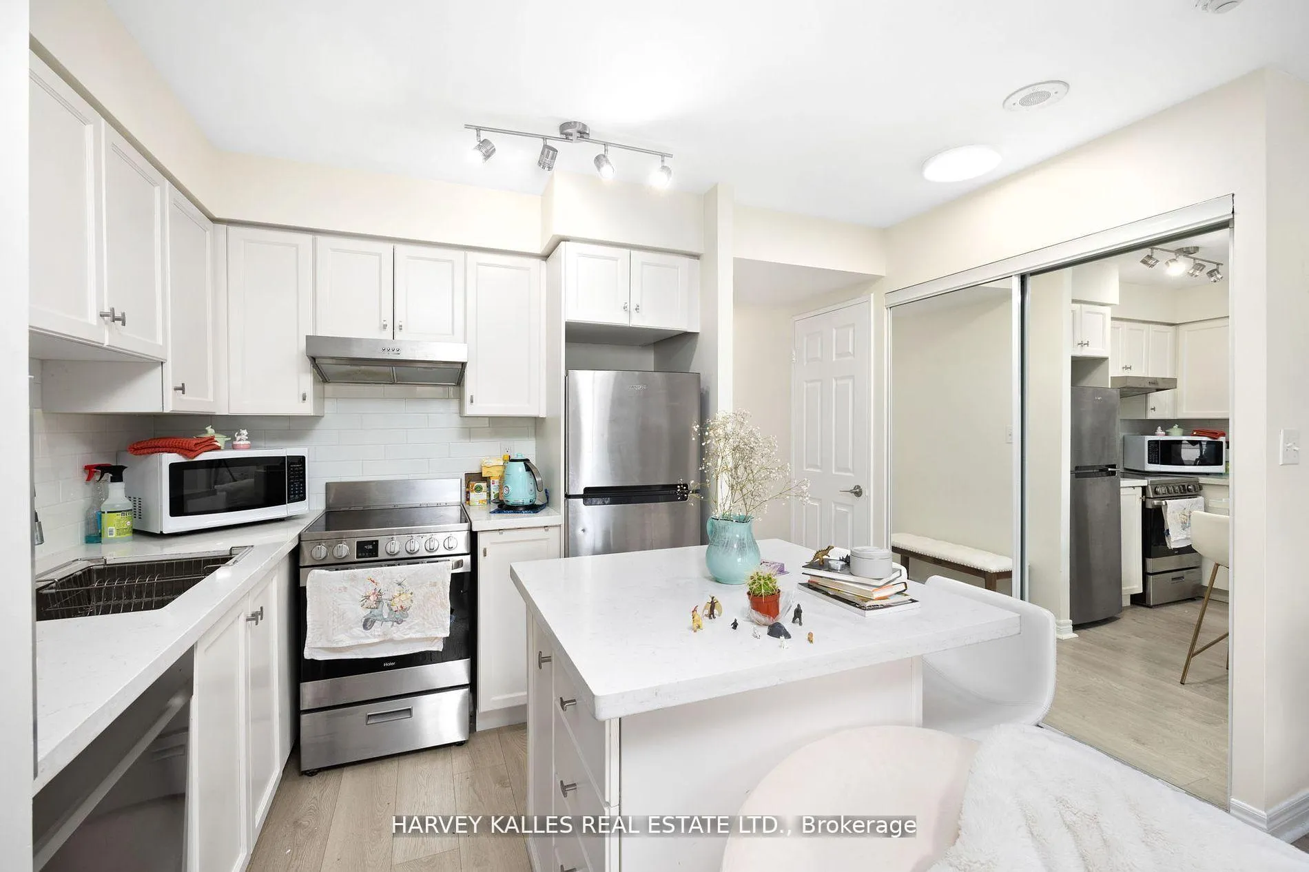 Photo 13 of Unit 1201, 43 Eglinton Avenue E, Toronto, Mount Pleasant West — HOMEH