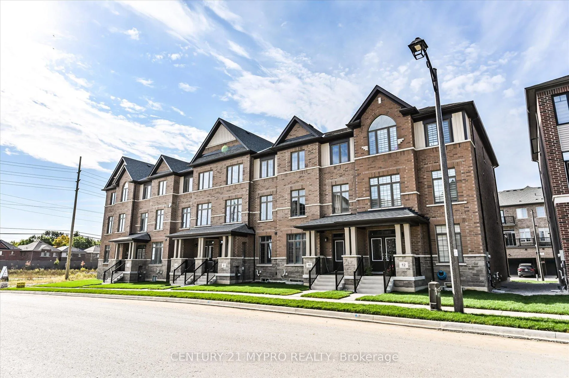 Photo 2 of 8 Petch Avenue, Caledon, Rural Caledon — HOMEH