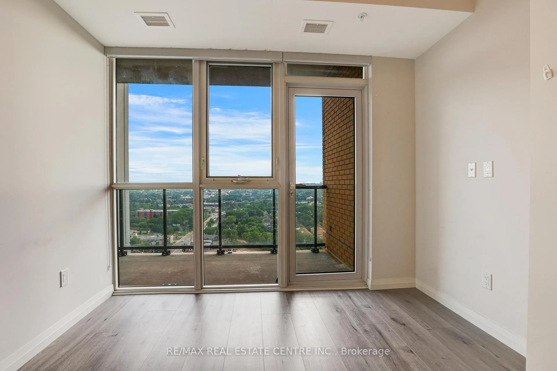Photo 23 of Unit 2306, 108 Garment Street, Kitchener — HOMEH