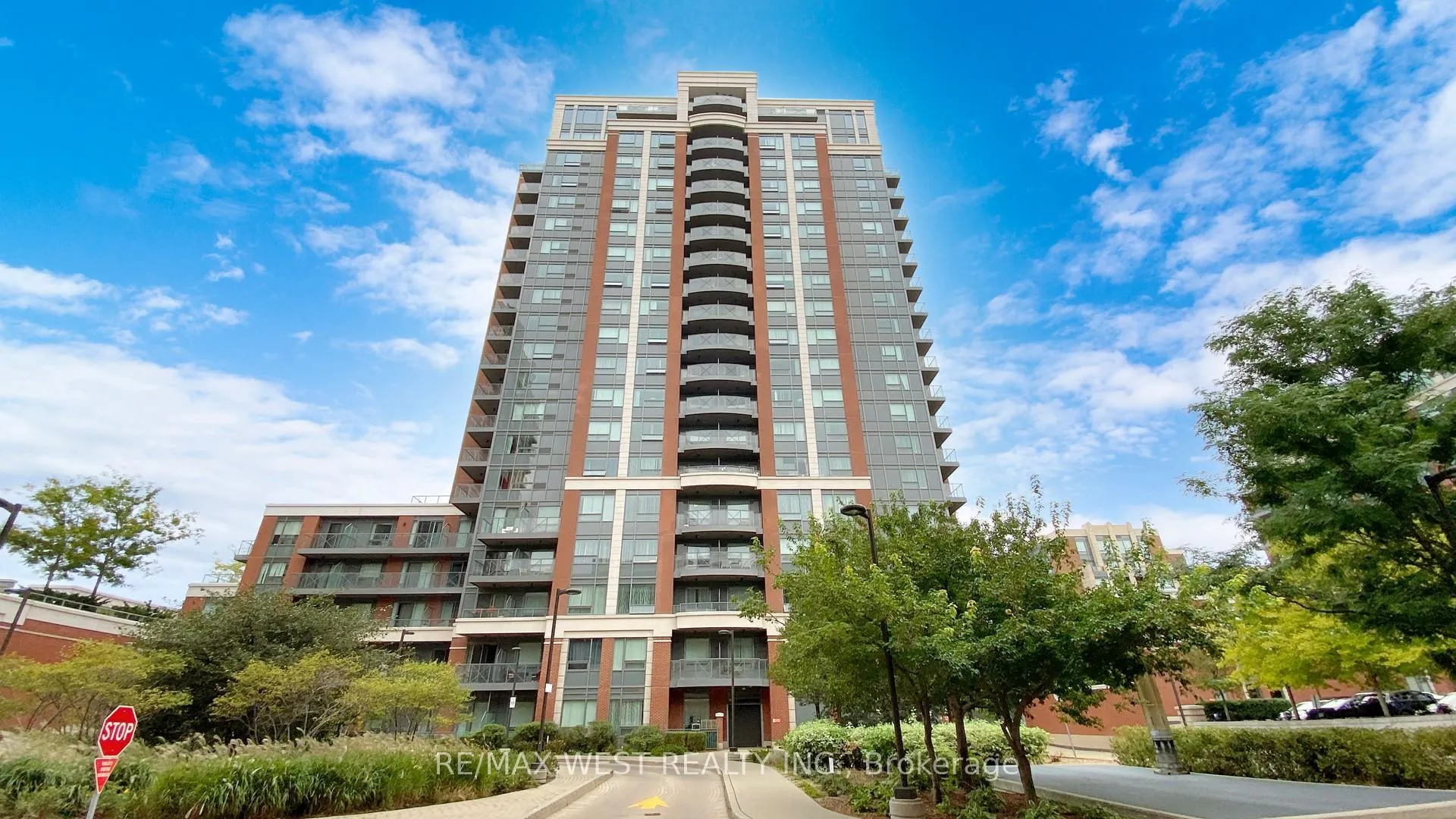 Photo 1 of Unit 303, 1 Uptown Drive, Markham, Unionville — HOMEH