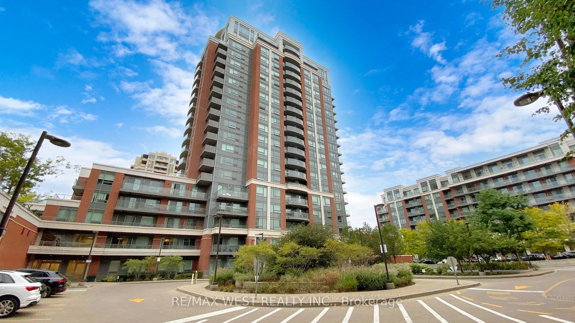 Photo 2 of Unit 303, 1 Uptown Drive, Markham, Unionville — HOMEH