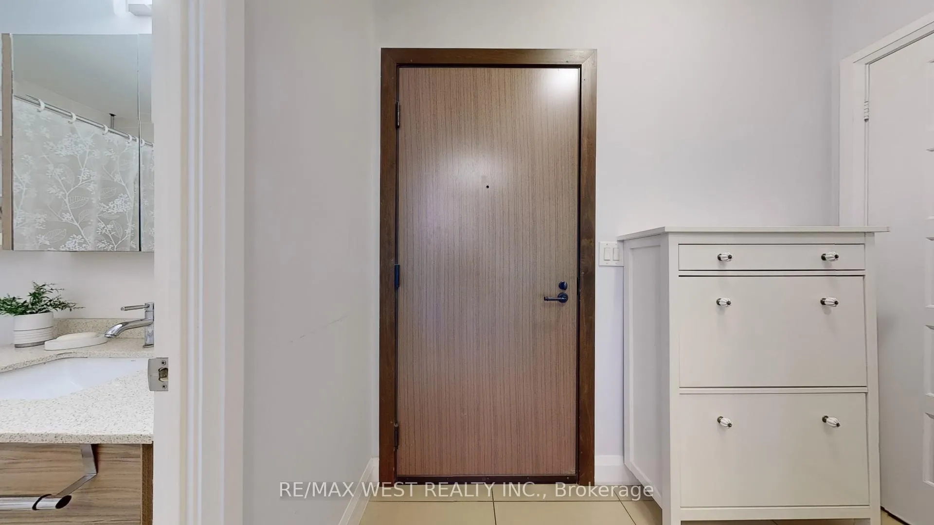 Photo 8 of Unit 303, 1 Uptown Drive, Markham, Unionville — HOMEH