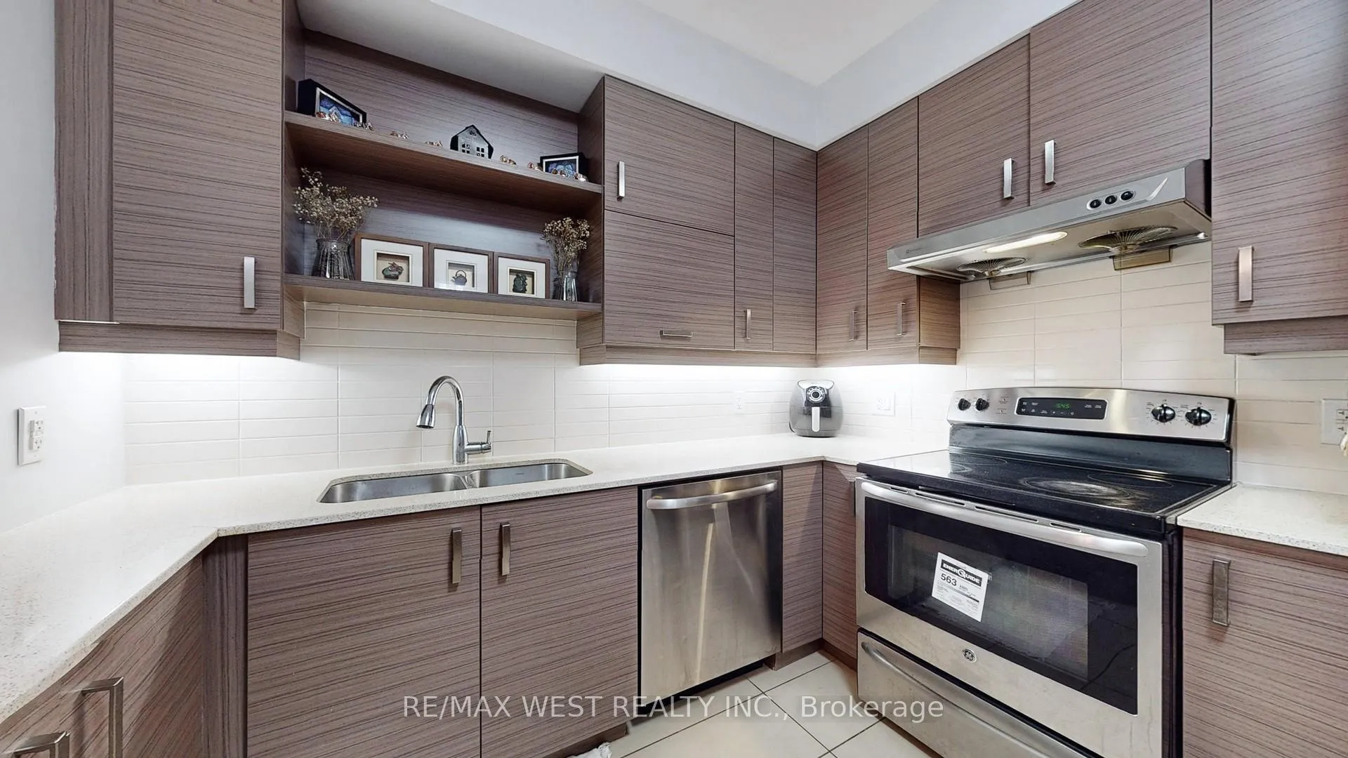 Photo 15 of Unit 303, 1 Uptown Drive, Markham, Unionville — HOMEH
