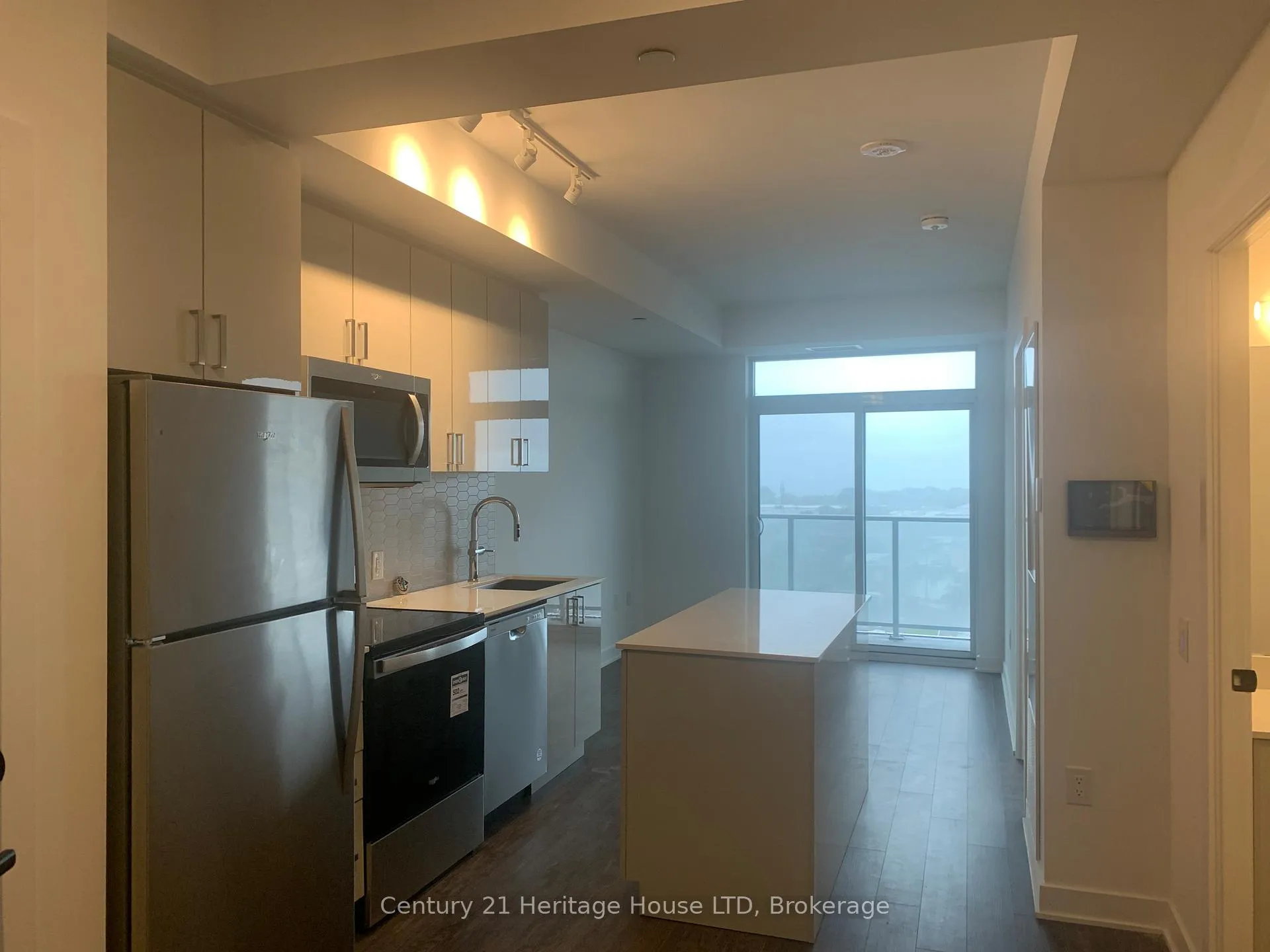 Photo 3 of Unit 1013, 2782 Barton Street, Hamilton, Riverdale — HOMEH