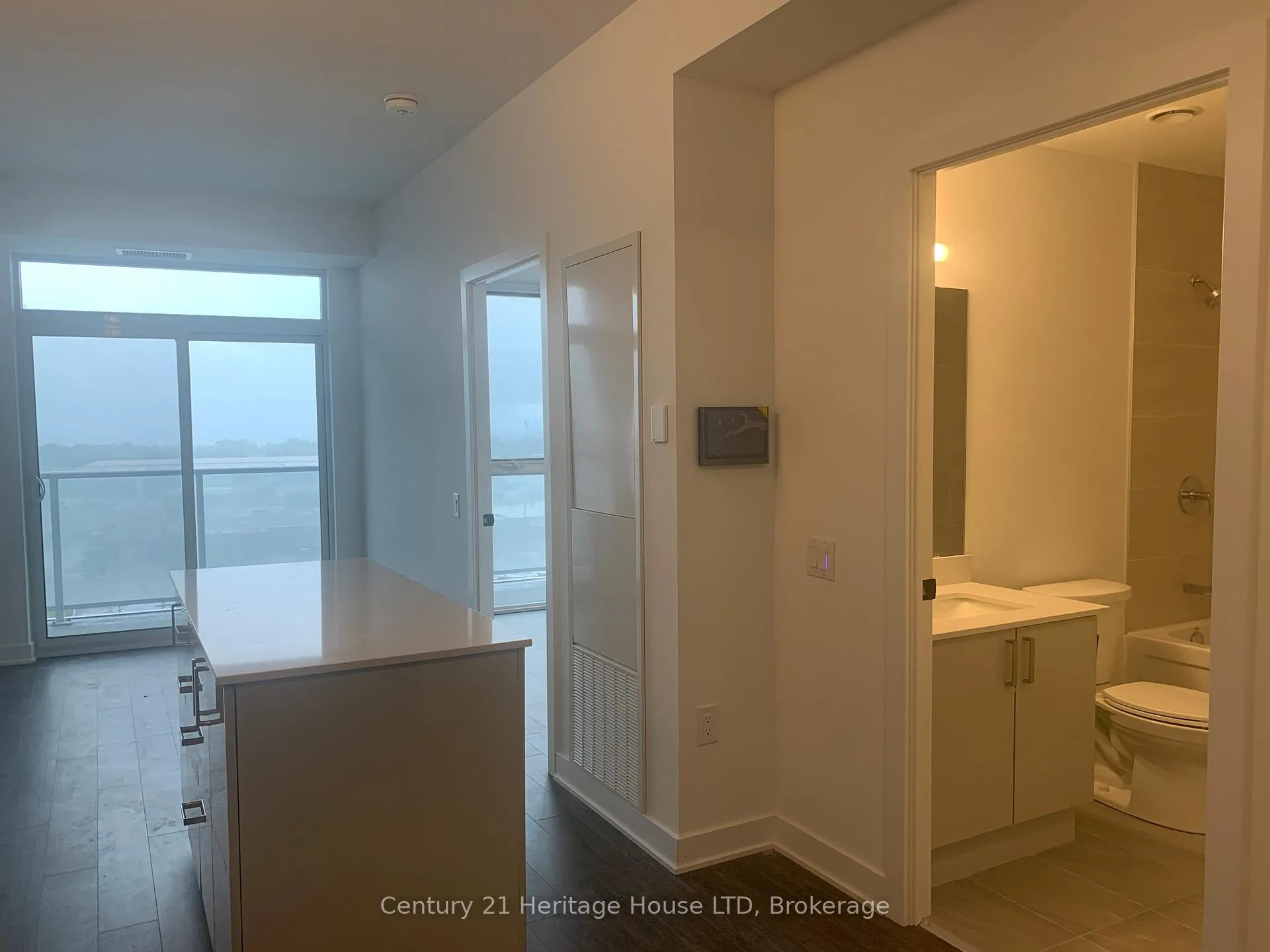 Photo 6 of Unit 1013, 2782 Barton Street, Hamilton, Riverdale — HOMEH