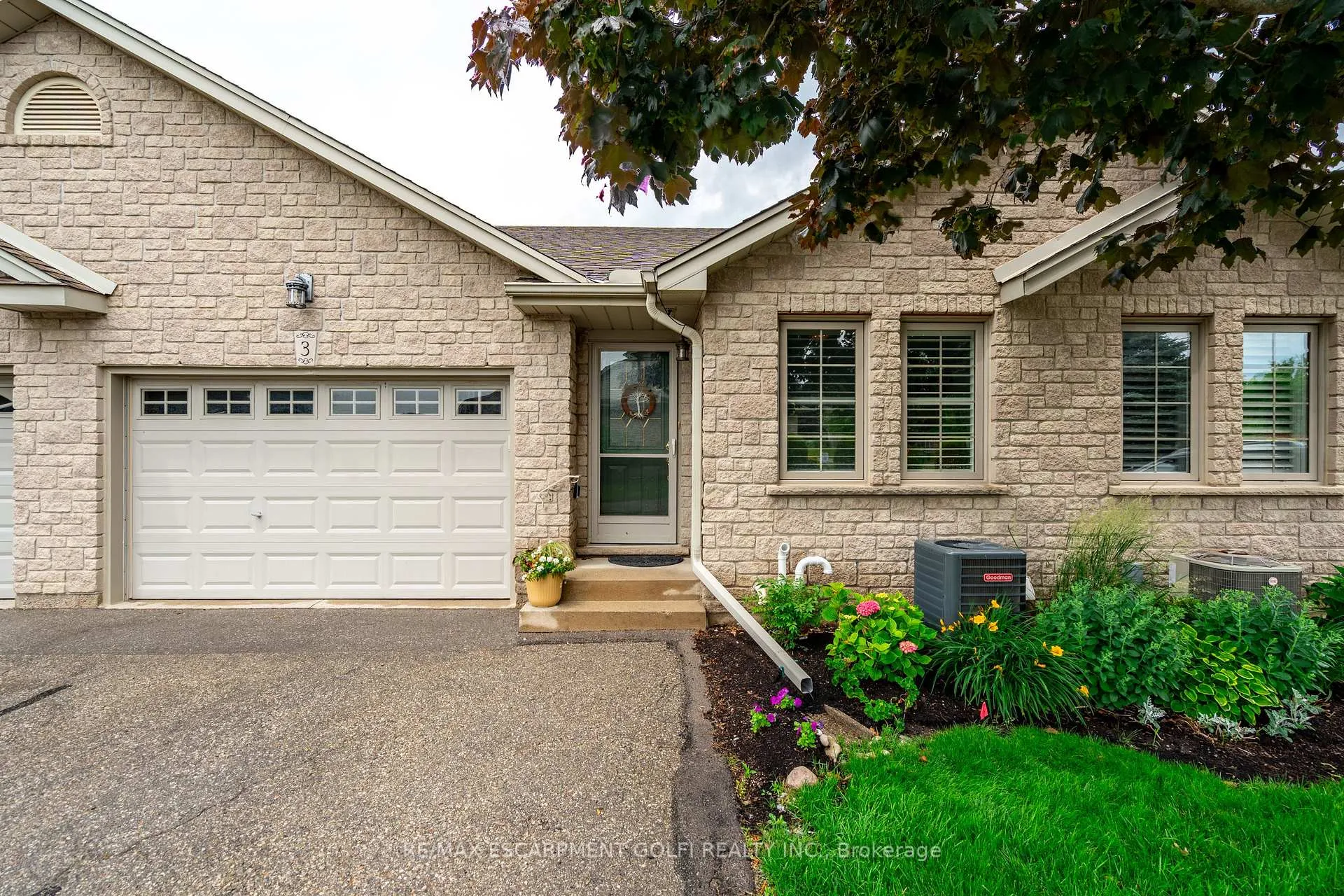 Photo 2 of Unit 3, 19 Hanlon Place, Brant, Paris — HOMEH