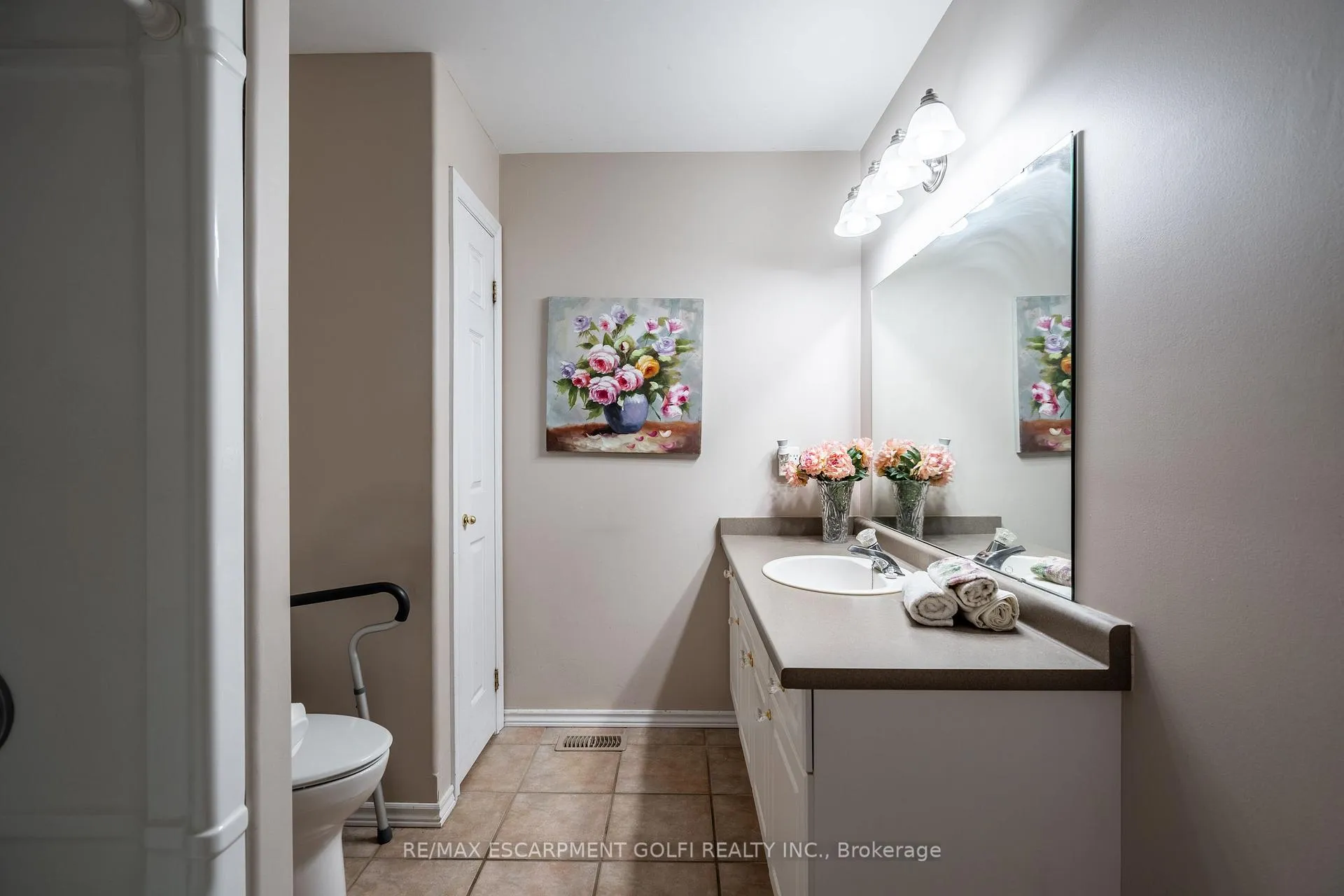 Photo 16 of Unit 3, 19 Hanlon Place, Brant, Paris — HOMEH