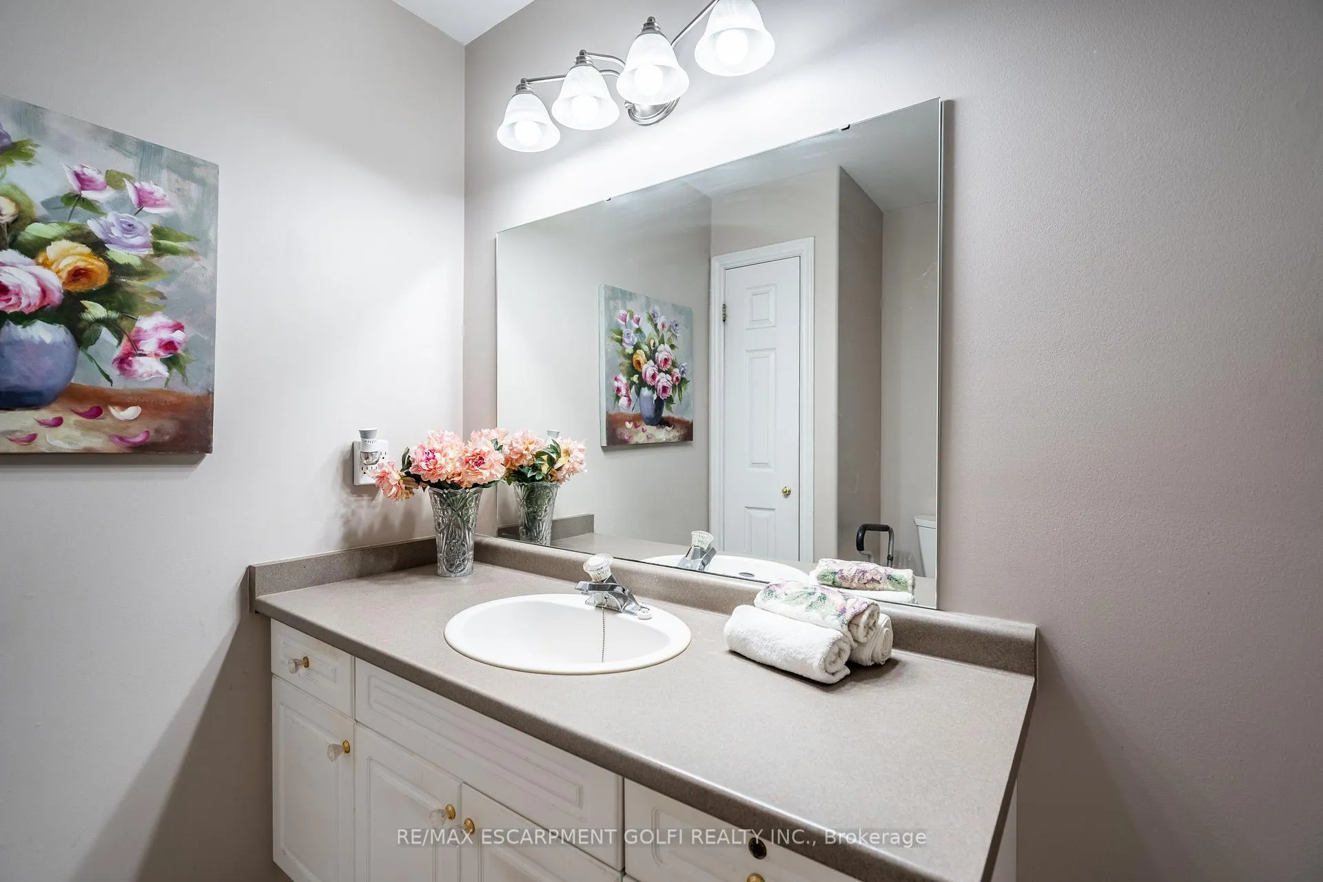 Photo 17 of Unit 3, 19 Hanlon Place, Brant, Paris — HOMEH
