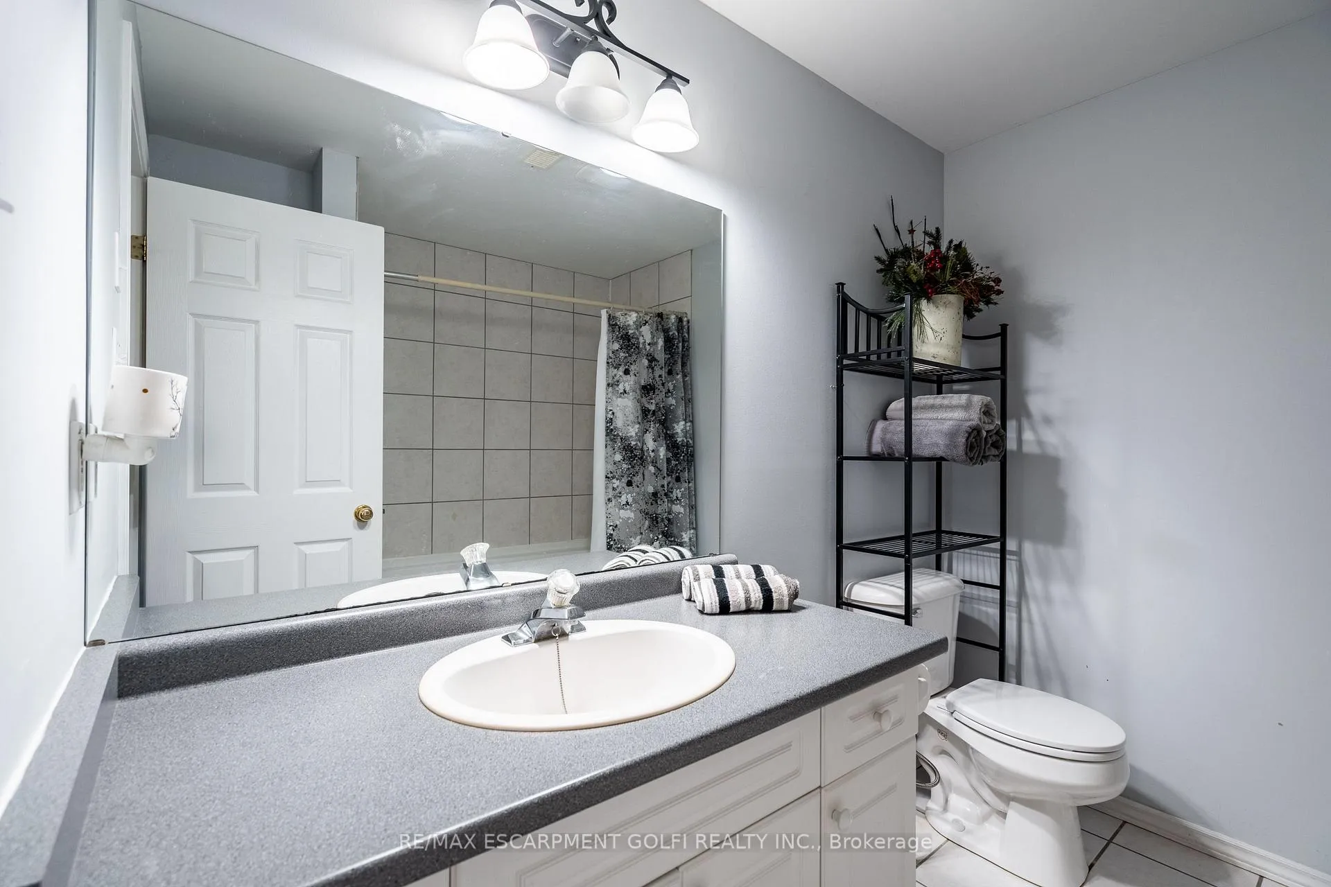 Photo 25 of Unit 3, 19 Hanlon Place, Brant, Paris — HOMEH