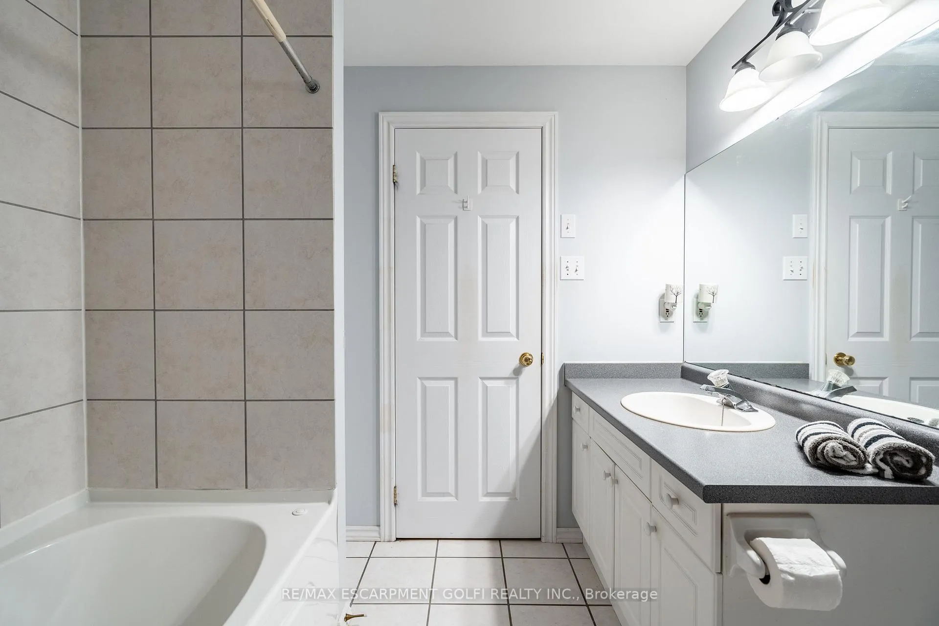 Photo 26 of Unit 3, 19 Hanlon Place, Brant, Paris — HOMEH