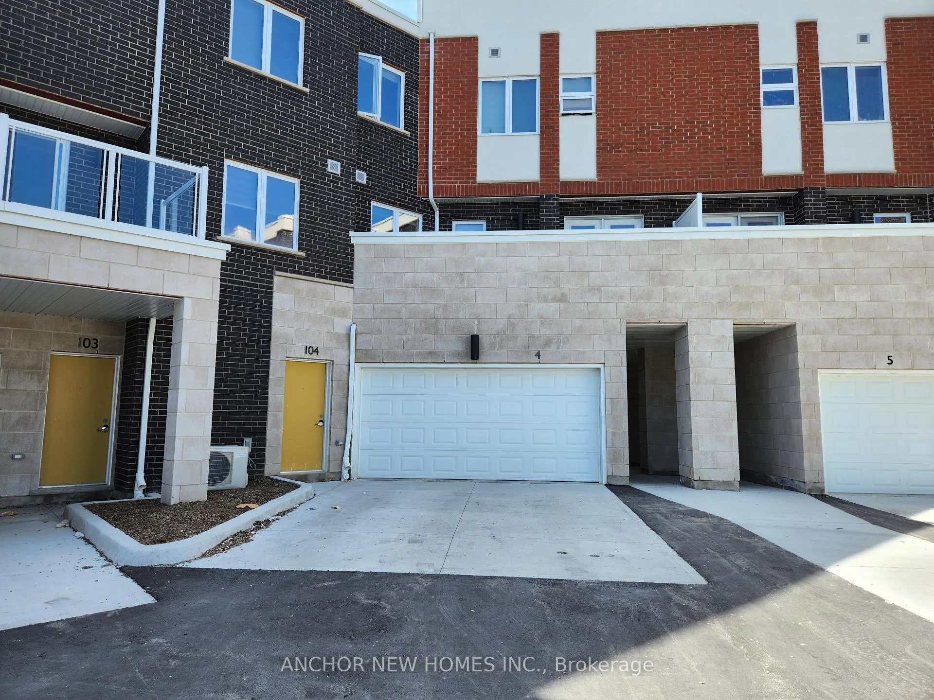 Photo 1 of Unit 4, 124 Seabrook Drive, Kitchener — HOMEH