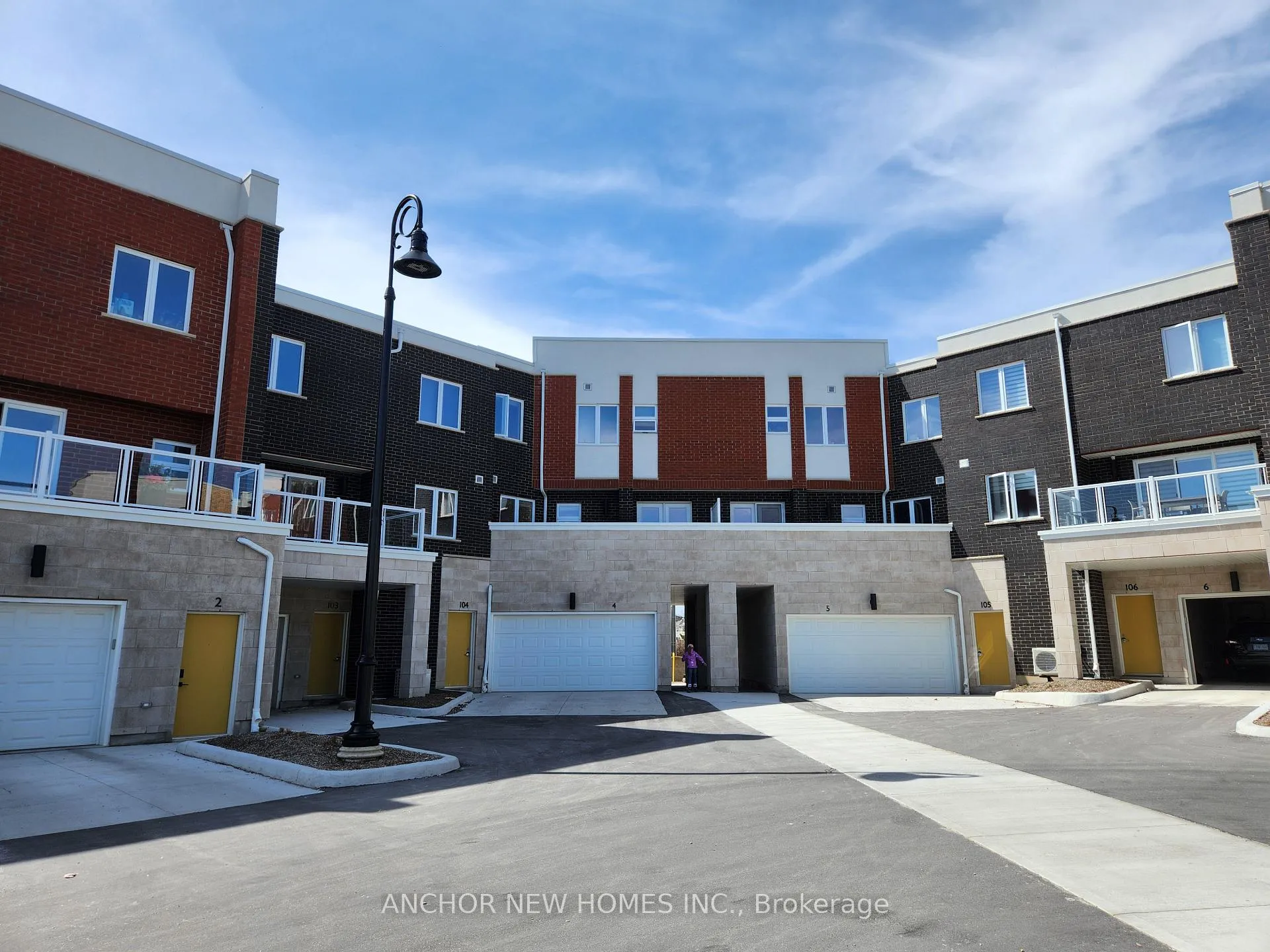 Photo 2 of Unit 4, 124 Seabrook Drive, Kitchener — HOMEH